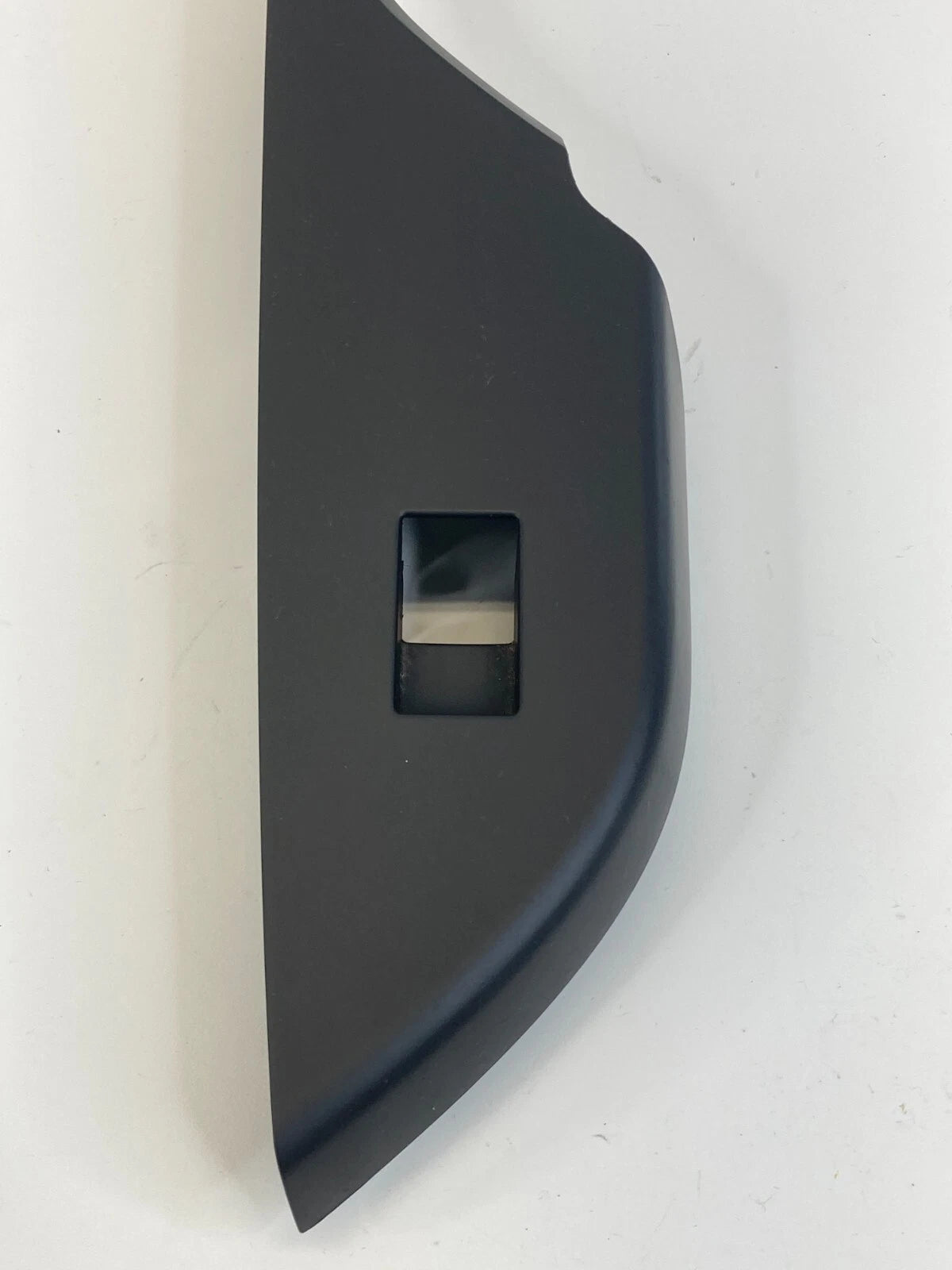 2010 2011 CADILLAC SRX REAR RIGHT SIDE DOOR WINDOW SWITCH BEZEL TRIM 20890663