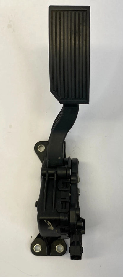 2002-2006 NISSAN ALTIMA 2.5L ACCELERATOR GAS PEDAL ASSEMBLY OEM 18002-4Z800