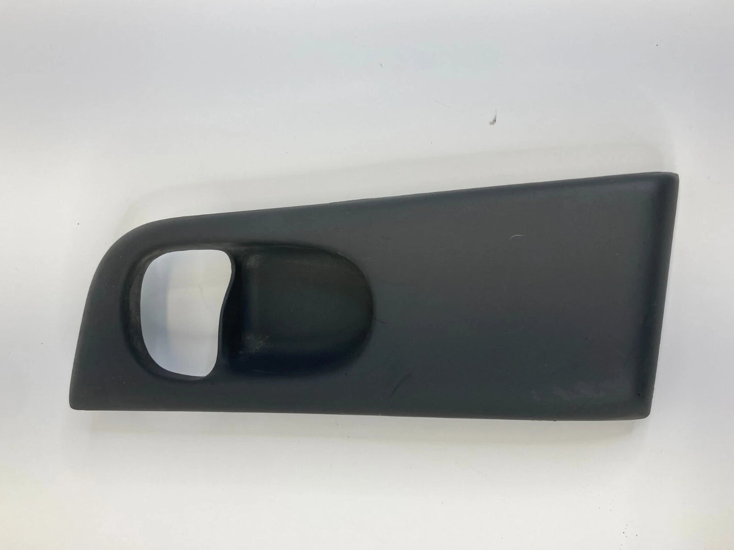 1997-2005 BUICK CENTURY REAR RIGHT INNER DOOR HANDLE BEZEL TRIM COVER 10279860