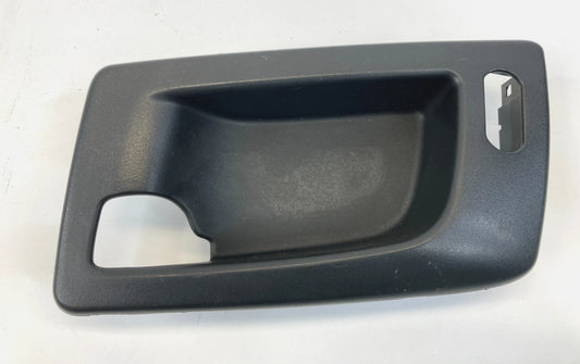2004-2006 CADILLAC SRX FRONT LH DRIVER DOOR INNER HANDLE BEZEL TRIM OEM 25752963