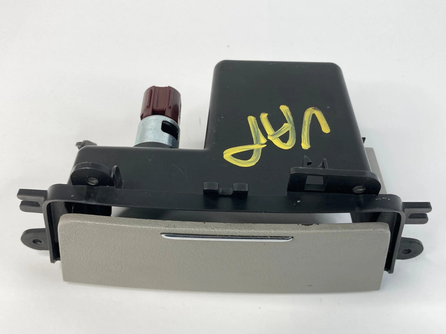 08-12 CHEVROLET MALIBU CENTER CONSOLE STORAGE COMPARTMENT W/ POWER OUTLET OEM