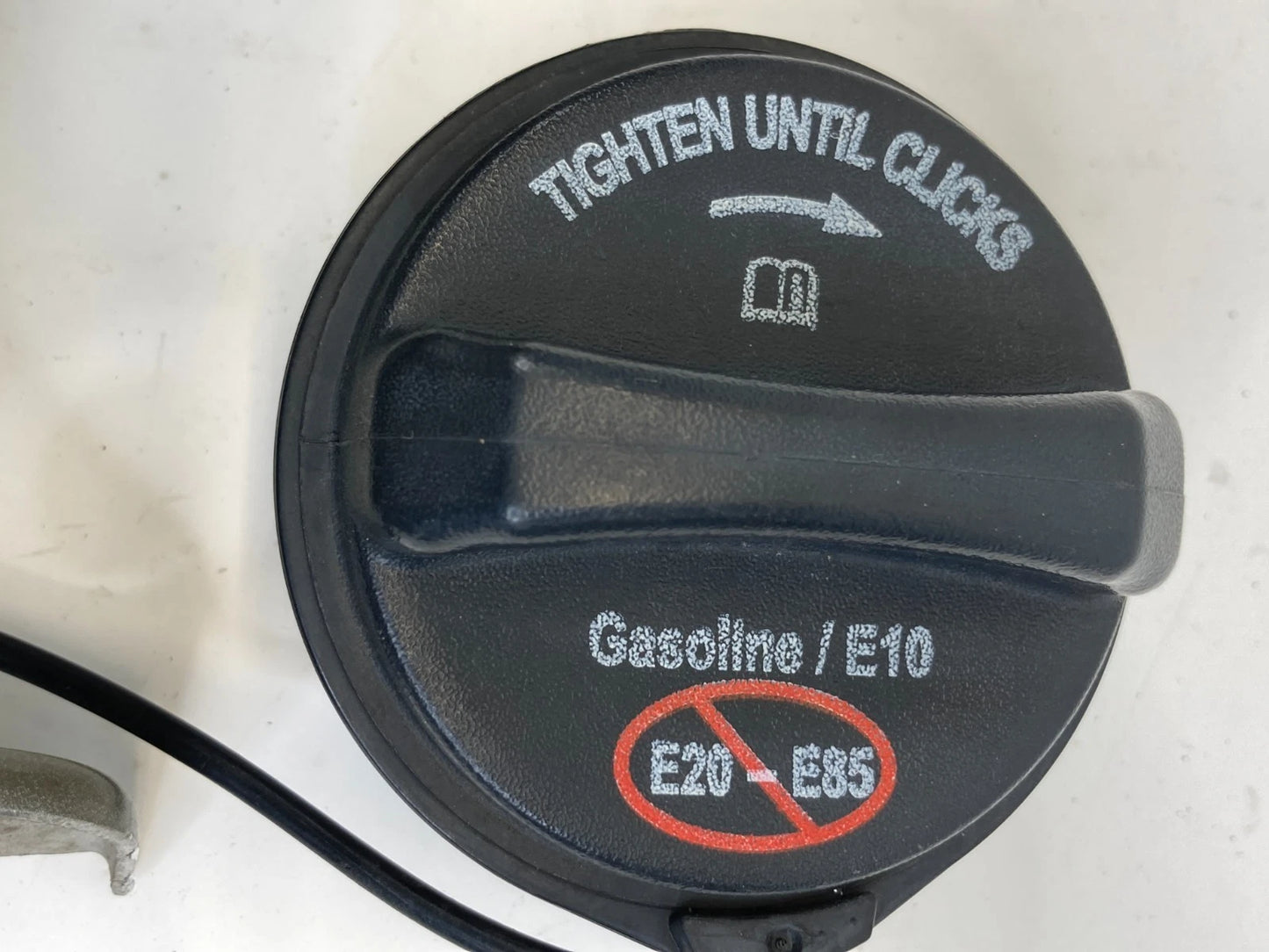 2007-2010 FORD EDGE QUARTER PANEL MOUNTED FUEL FILLER FUEL TANK DOOR OEM