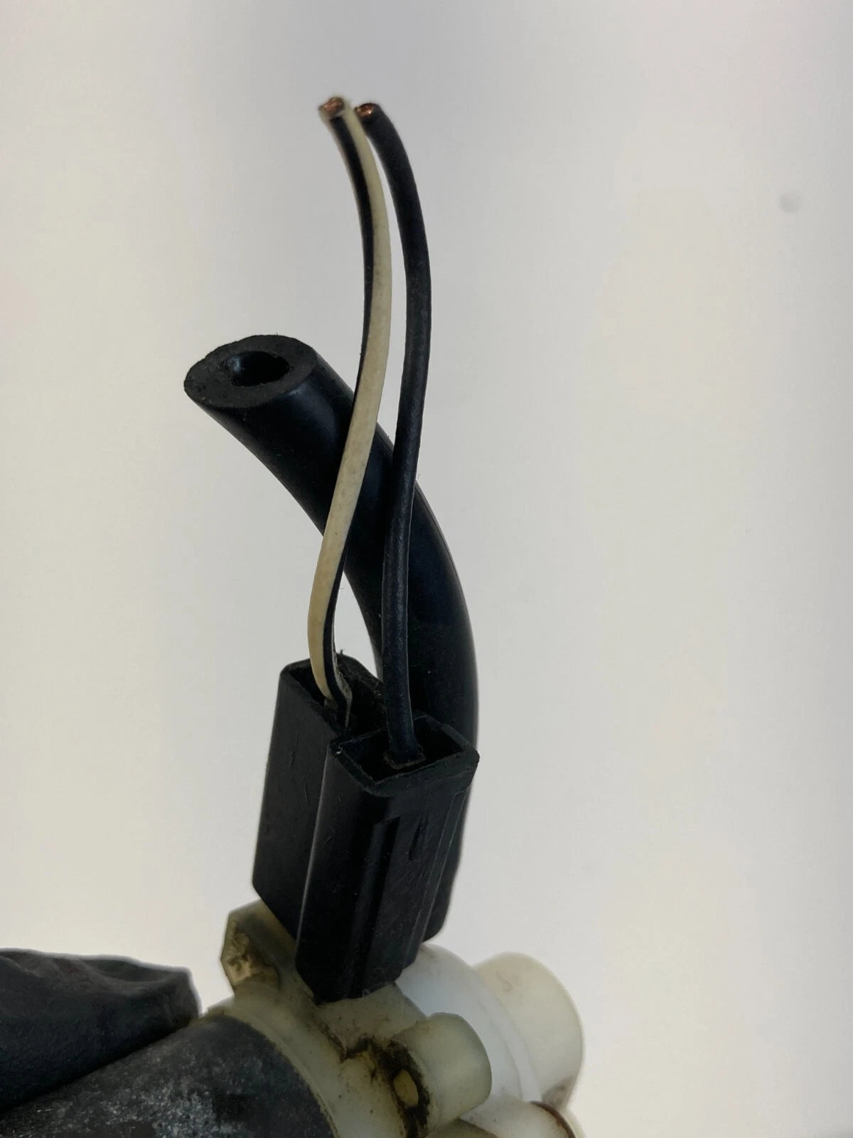 1997 1998 97 98 JEEP GRAND CHEROKEE 5.2L FRONT WINDSHIELD WIPER WASHER PUMP OEM