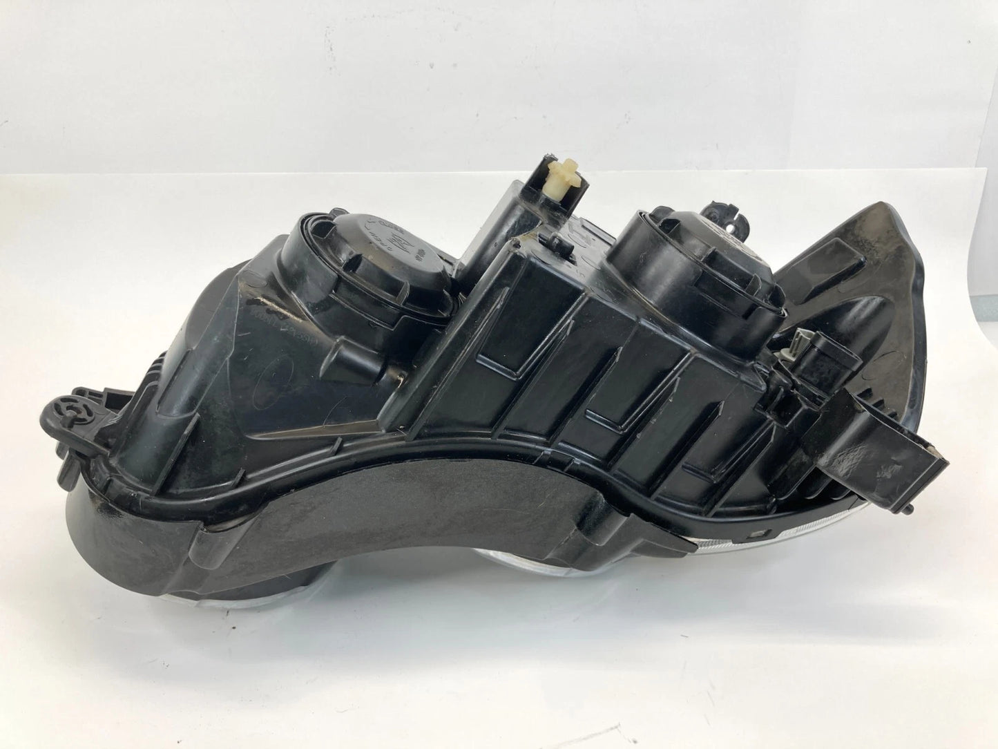 12-16 CHEVROLET SONIC FRONT RIGHT PASSENGER SIDE HEADLIGHT LAMP HALOGEN 96830972