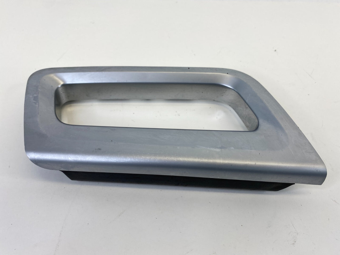 2008 2009 2010 Saturn Vue Rear Left Side Interior Door Pull Handle Trim Bezel