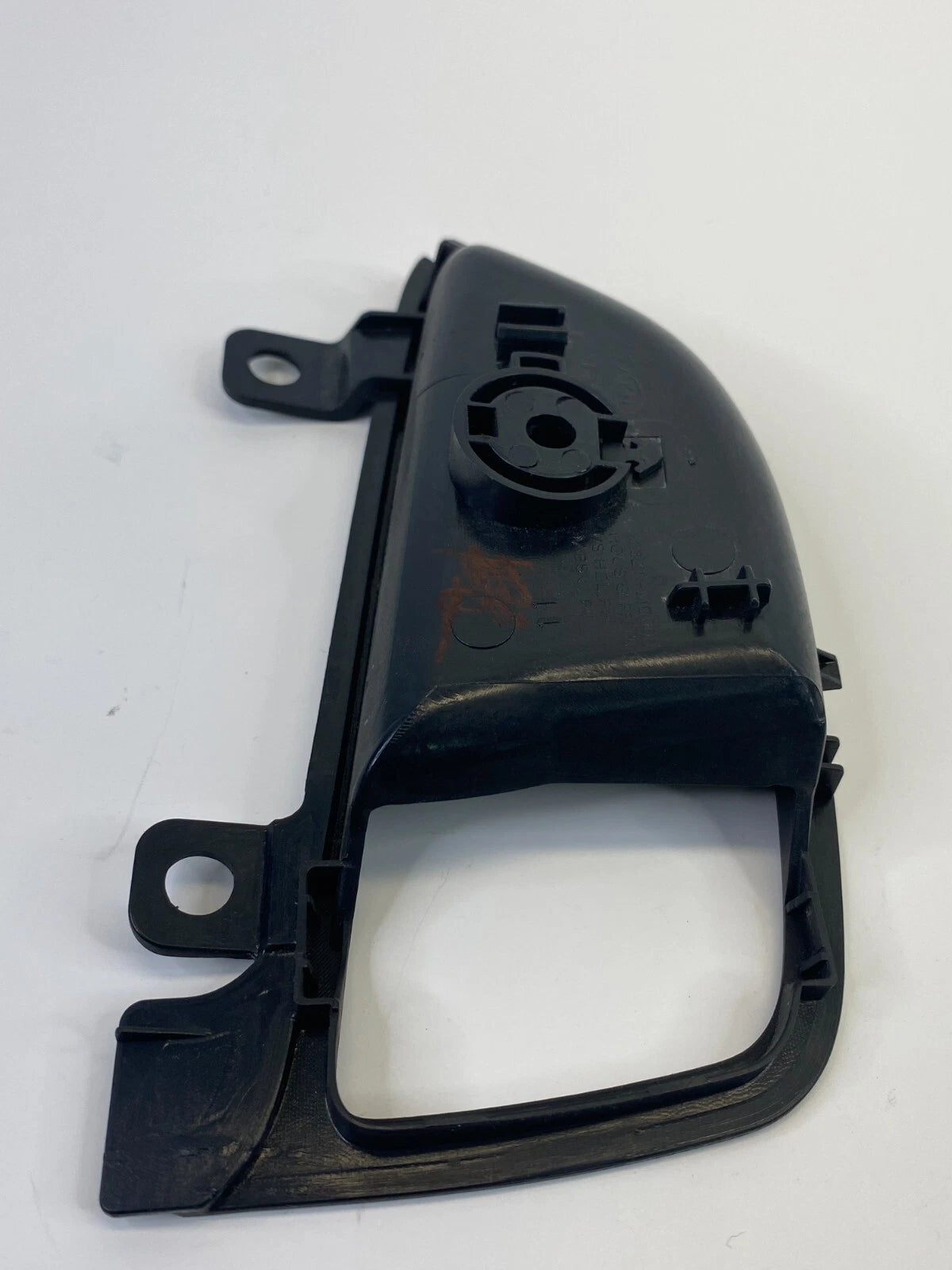 11-16 HYUNDAI ELANTRA FRONT RIGHT SIDE INSIDE DOOR HANDLE BEZEL 82621-MD000 OEM