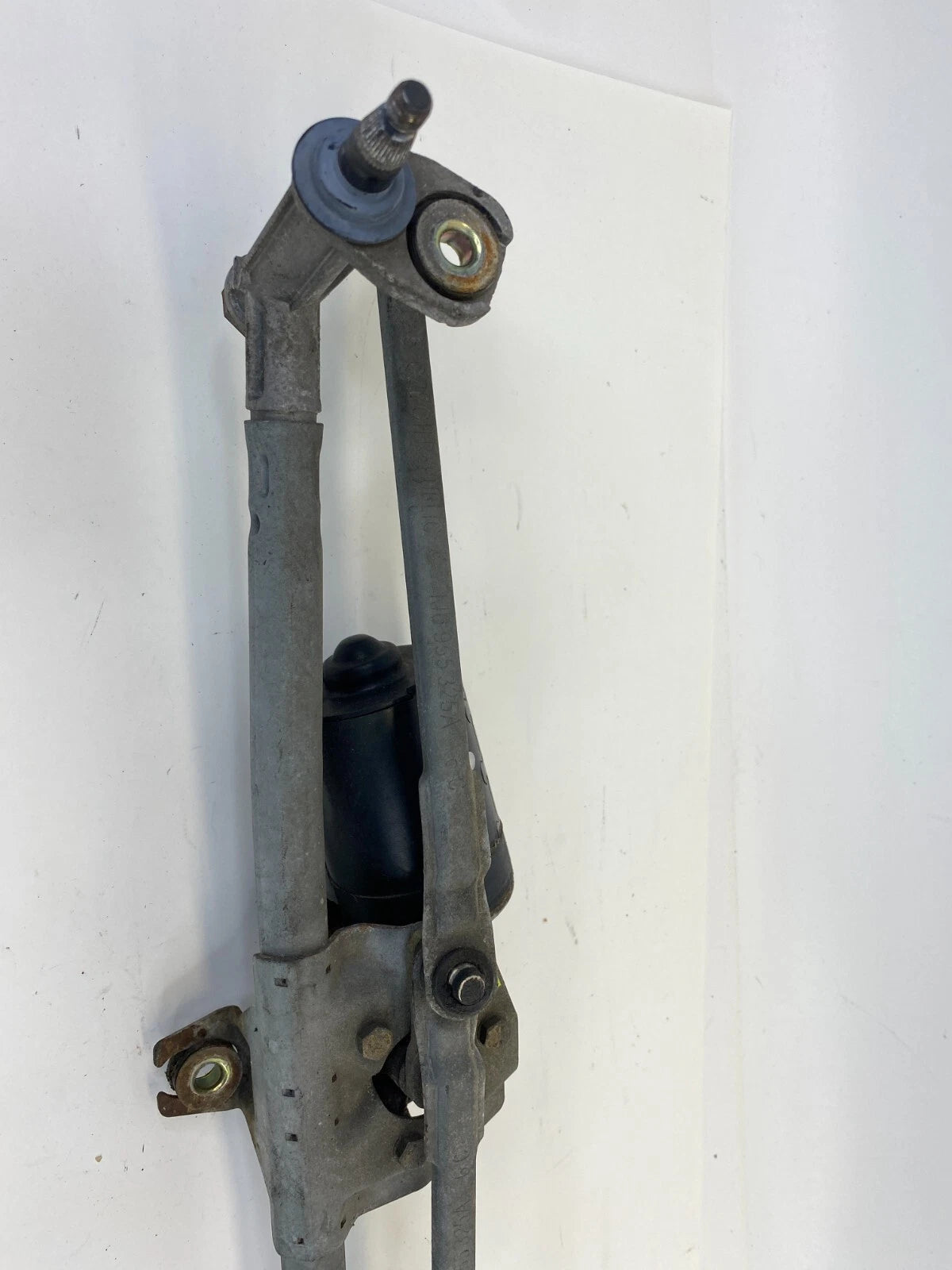 1998-2010 VOLSKWAGEN BEETLE FRONT WINDSHIELD WIPER MOTOR W/ LINKAGE OEM