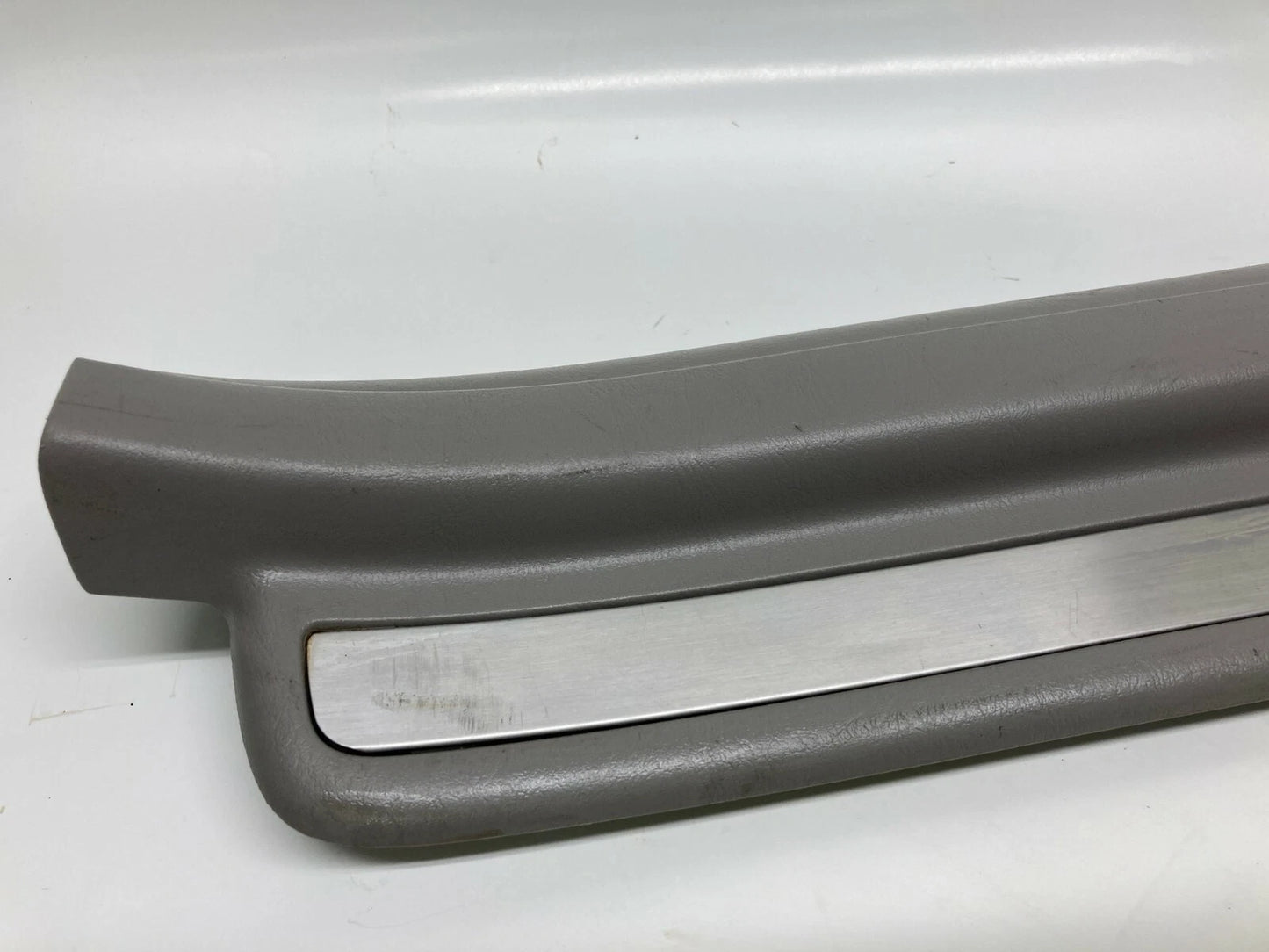 2002 2003 LEXUS ES300 FRONT RIGHT SIDE DOOR SILL SCUFF FLOOR PANEL PLATE 6791333