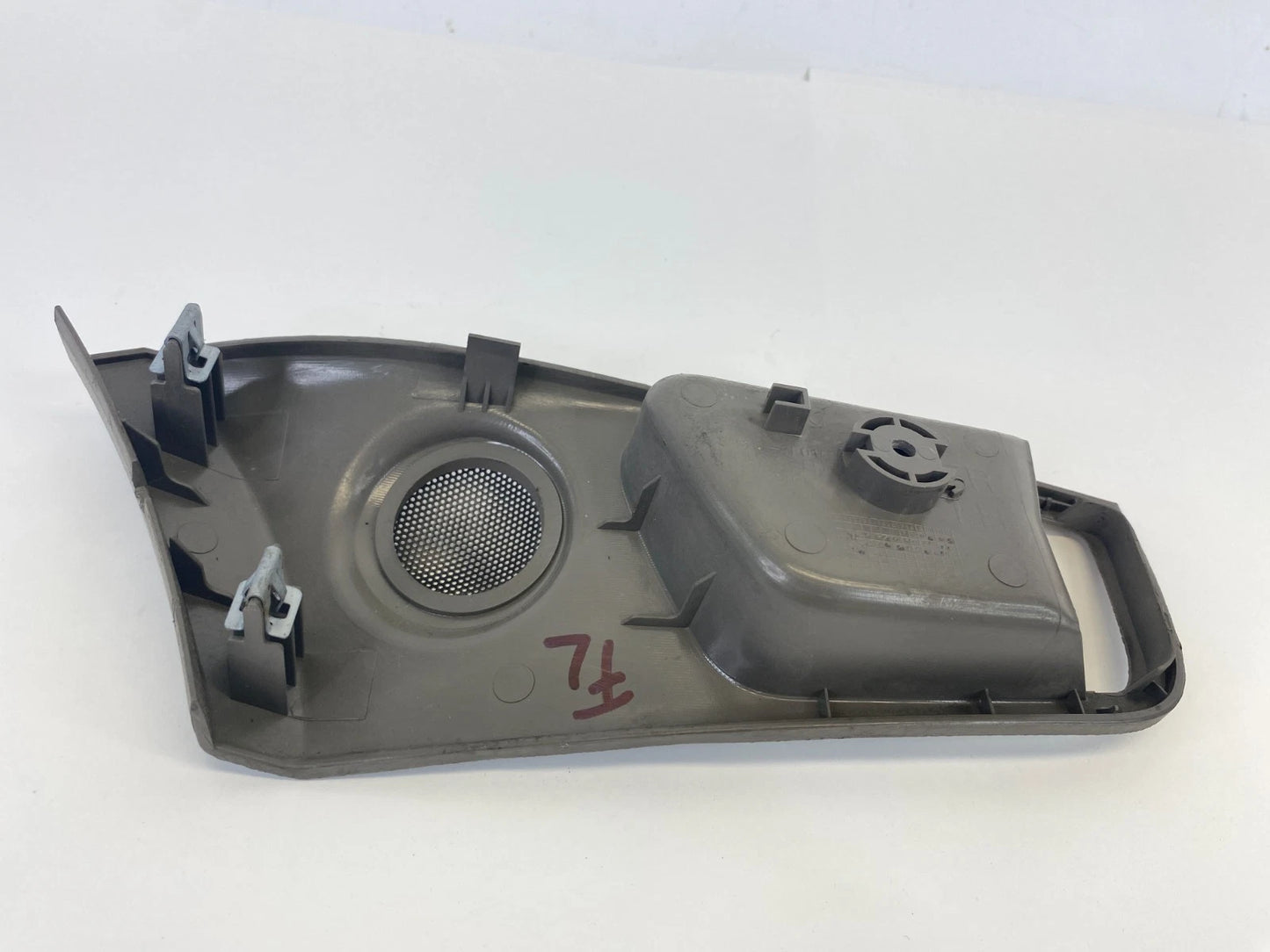 2005-2010 KIA SPORTAGE FRONT LEFT INSIDE DOOR HANDLE TRIM BEZEL 83611-1F010