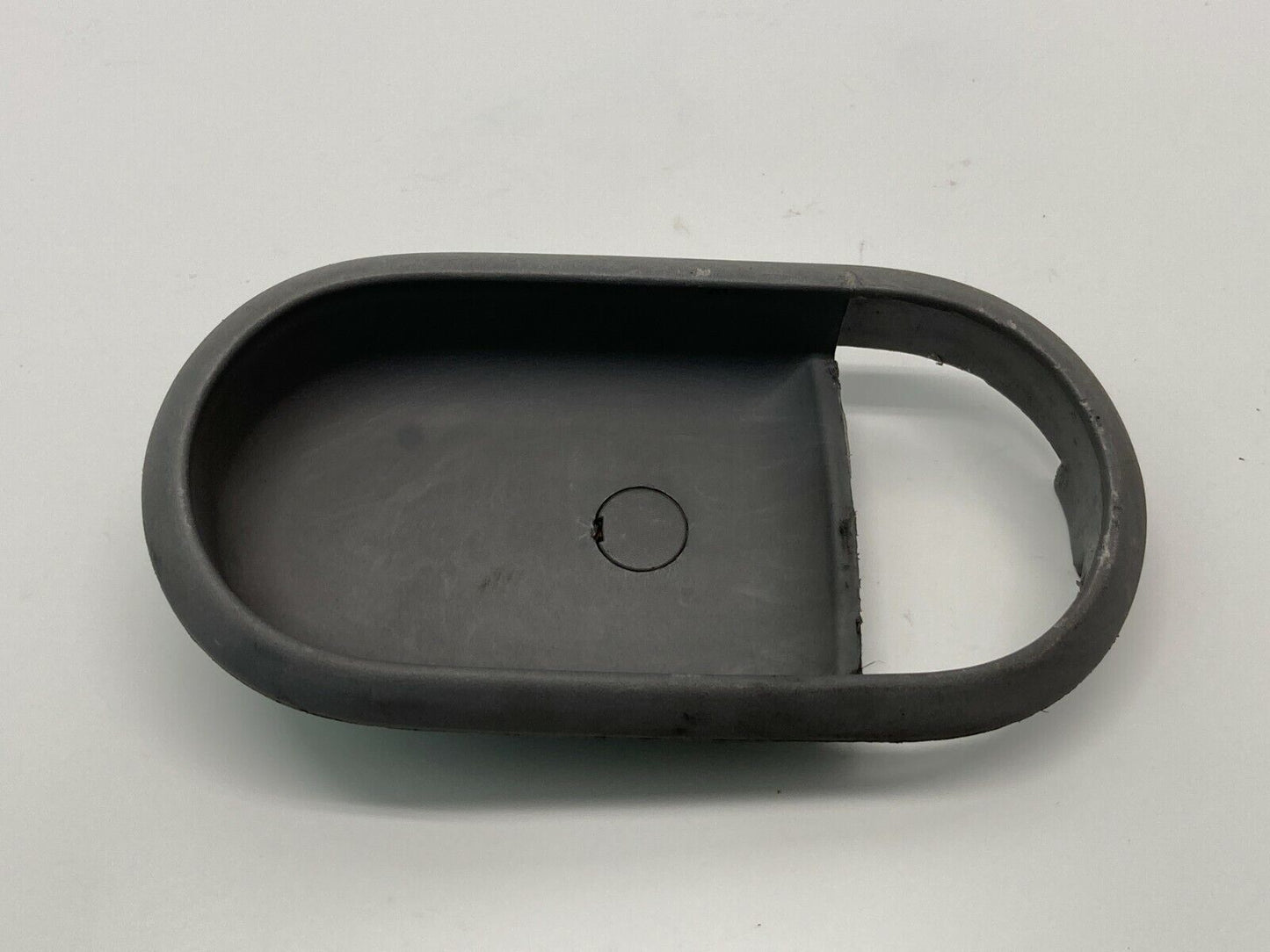 2004 2005 Kia Sedona Front Right Inner Door Handle Bezel Cover Trim K53A58330