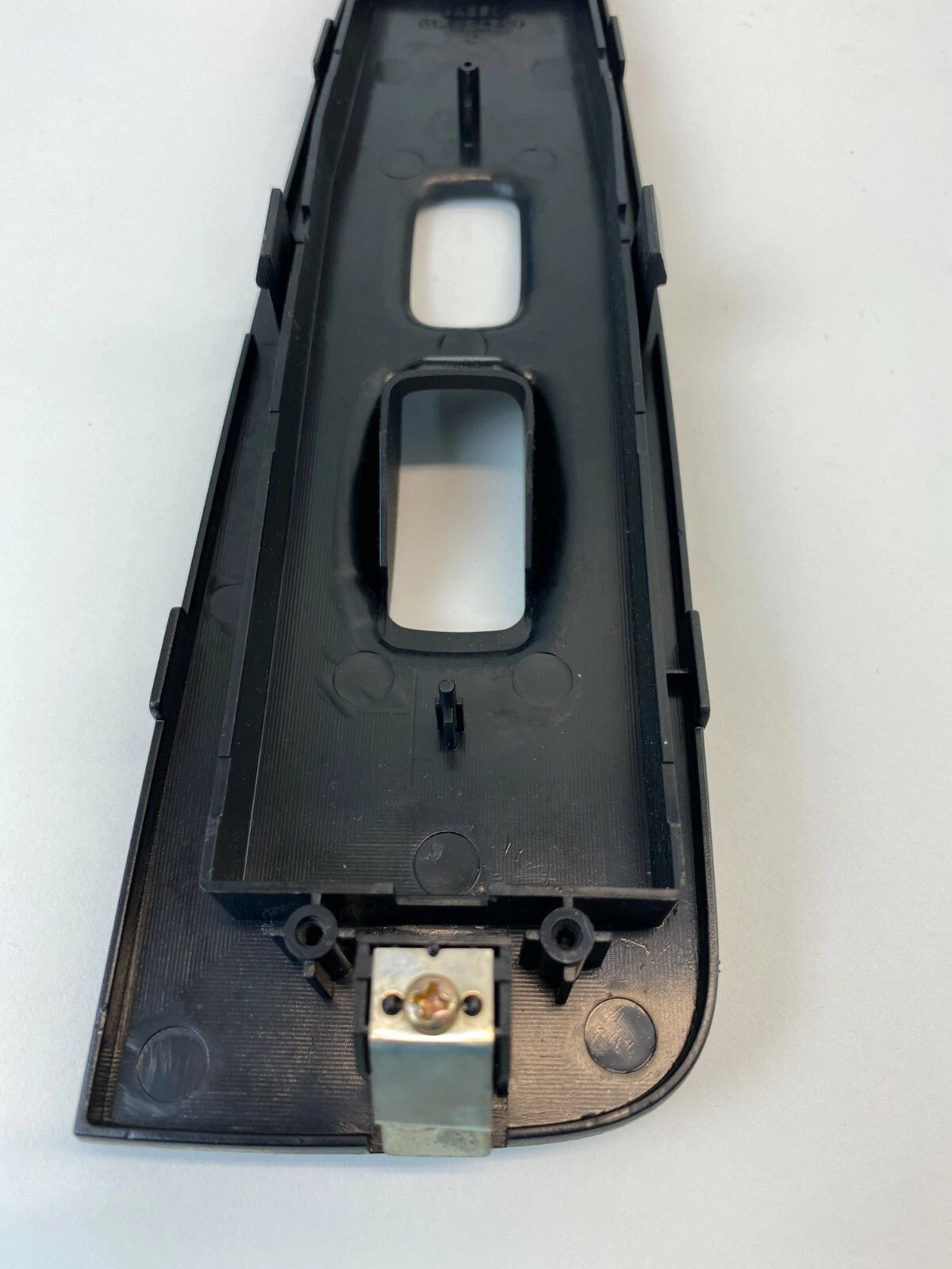 2004 2005 2006 KIA AMANTI SEDAN FRONT RIGHT SIDE WINDOW SWITCH BEZEL TRIM COVER