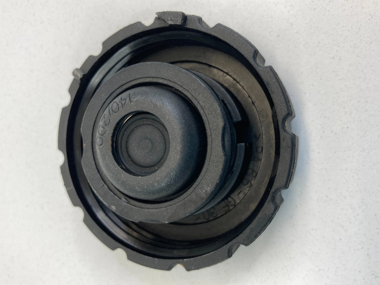 2003-2009 MERCEDES-BENZ E320 RADIATOR COOLANT EXPANSION RESEVOIR CAP COVER OEM