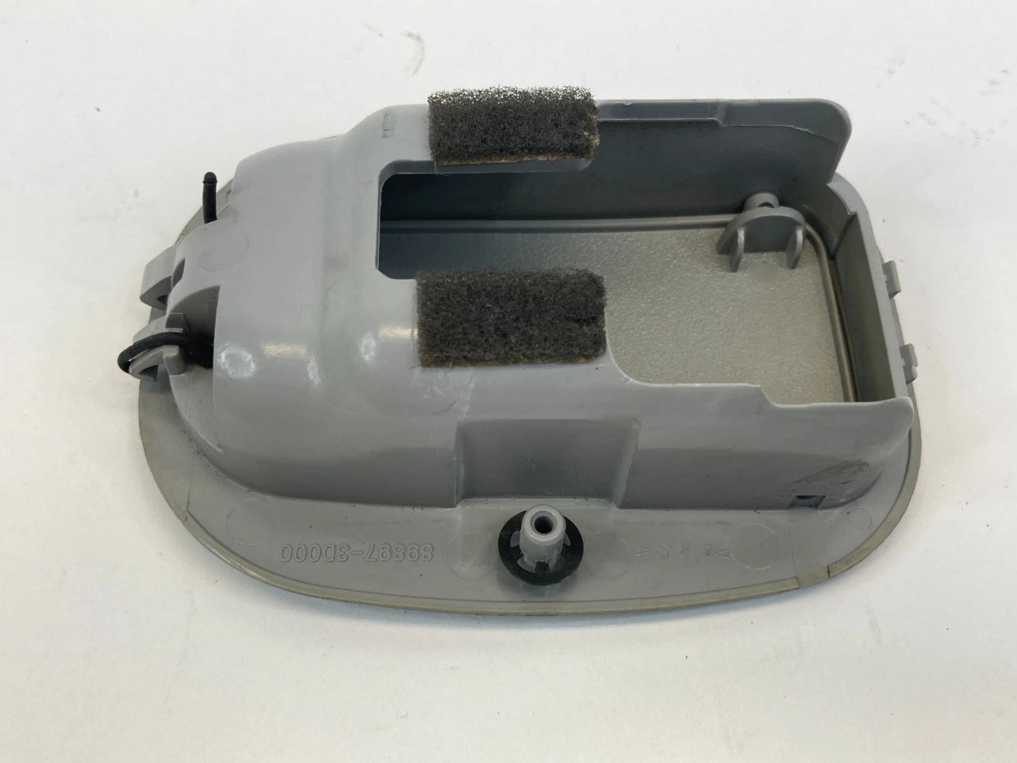 2006 07 2008 HYUNDAI SONATA REAR SEAT CHILD ANCHOR COVER TRIM BEZEL 89897-3D000