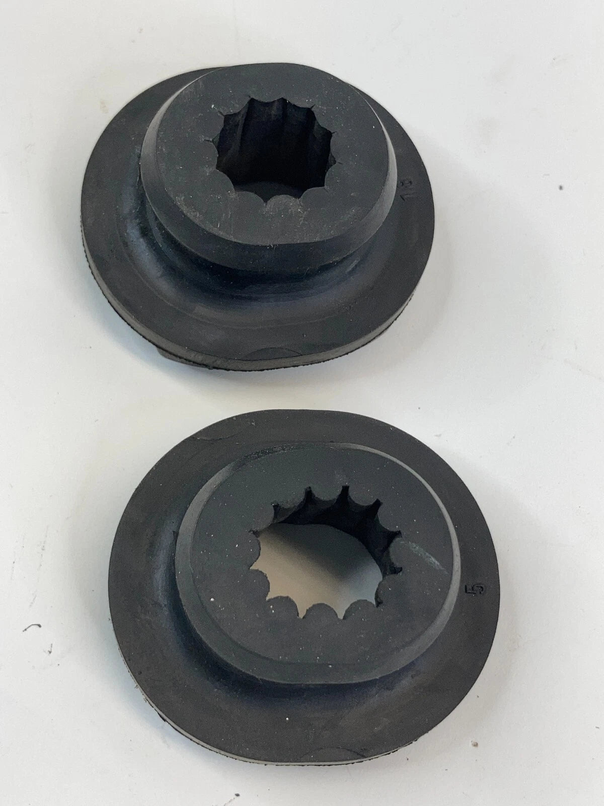 2009-2015 JAGUAR XF RADIATOR HOLDER RUBBER MOUNT BUSHING INSULATOR PAIR SET