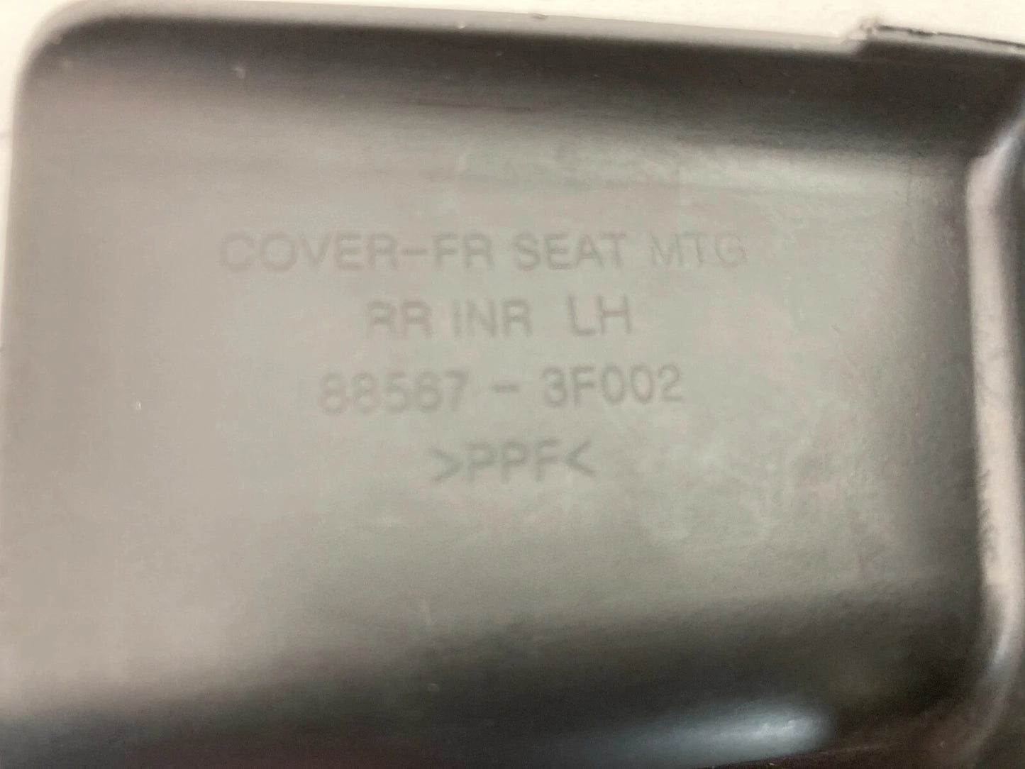 2004 2005 2006 KIA AMANTI SEDAN REAR RIGHT SIDE TRACK END COVER PANEL 885673F002