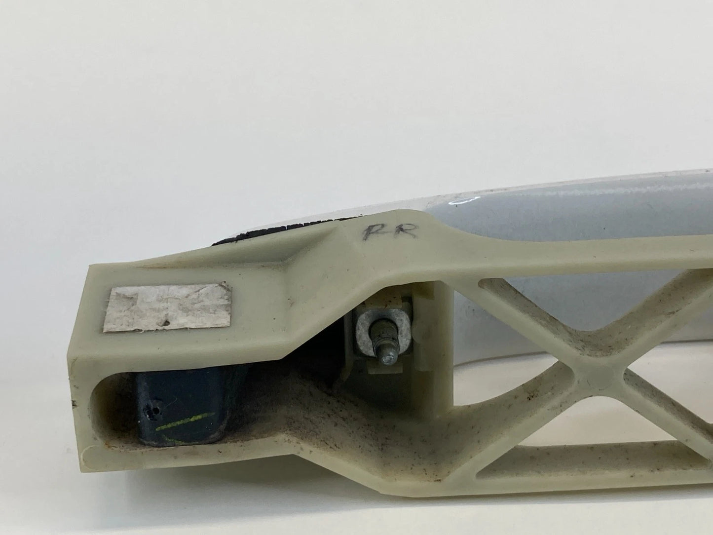 05-10 PONTIAC G6 REAR RIGHT EXTERIOR DOOR HANDLE ASSEMBLY 8554 WHITE OEM