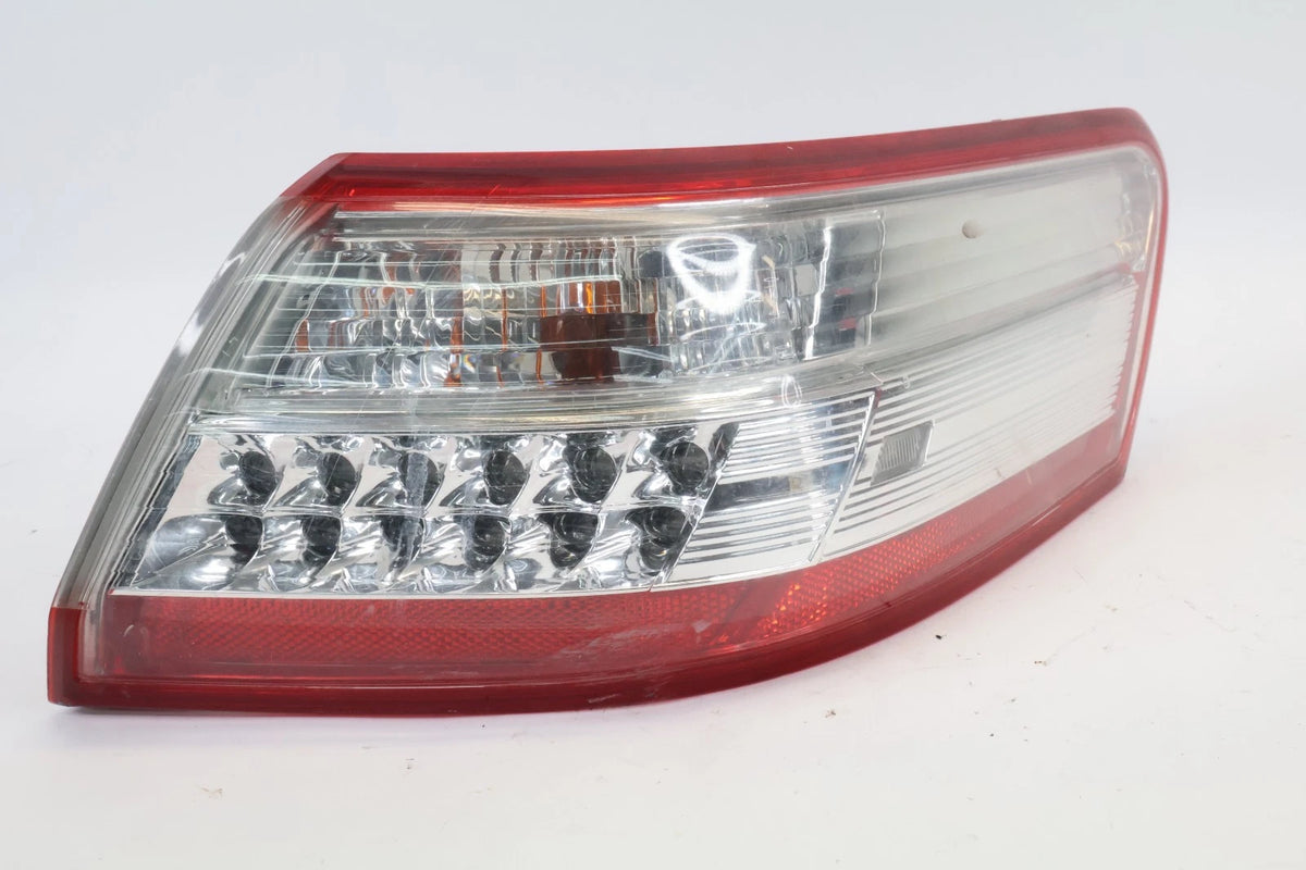 2010 2011 TOYOTA CAMRY HYBRID RIGHT PASSENGER TAIL LIGHT TAILLAMP OUTER LED OEM