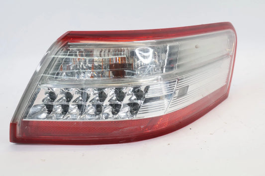 2010 2011 TOYOTA CAMRY HYBRID RIGHT PASSENGER TAIL LIGHT TAILLAMP OUTER LED OEM