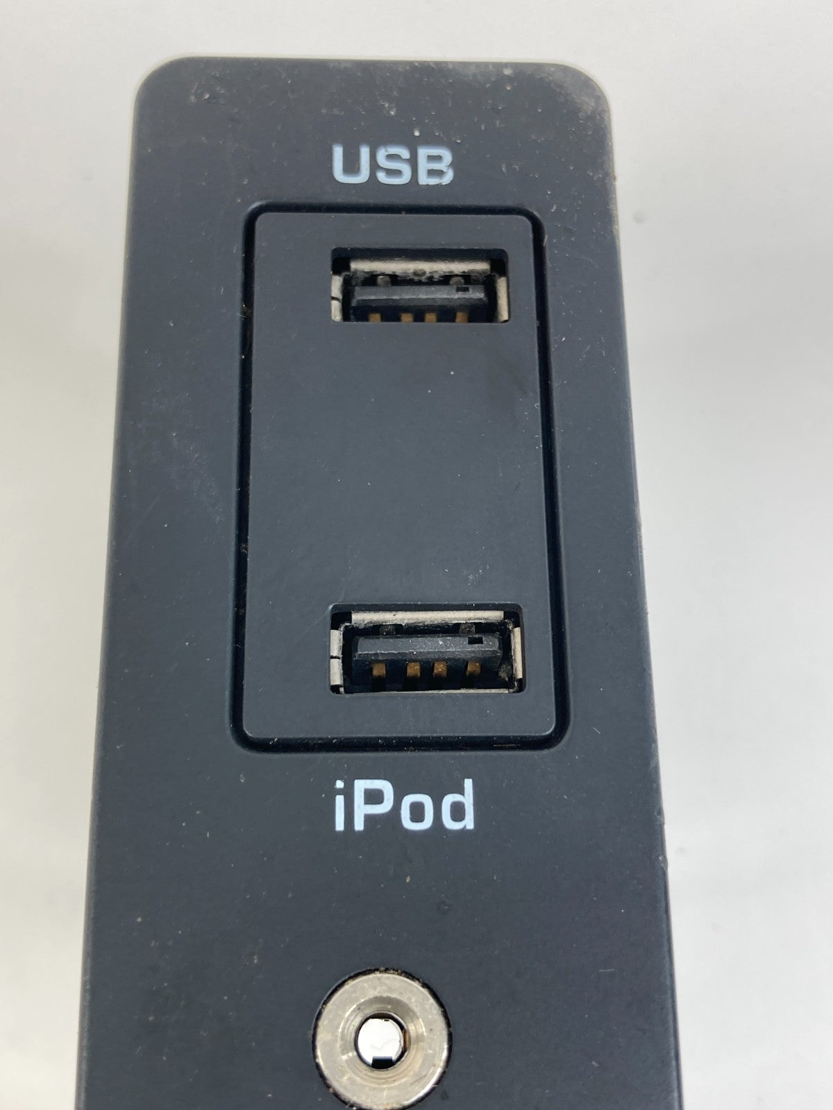 2009-2015 Jaguar XF Console USB AUX Auxiliary Jack Socket Port A2C5336865900