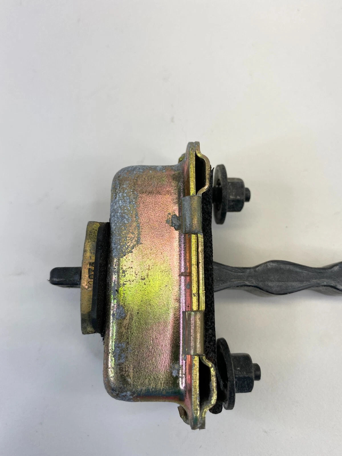 2004-2009 CADILLAC SRX FRONT LEFT DRIVER SIDE DOOR CHECK STOP STOPPER DETENT OEM