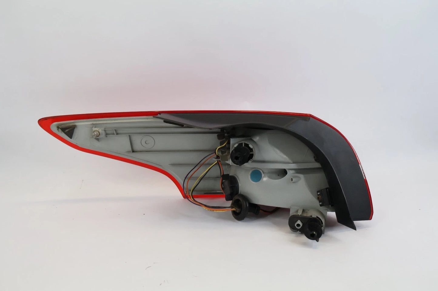 15-18 FORD FOCUS SEDAN REAR RIGHT OUTER TAILLIGHT TAIL LAMP UNIT F1EB13404F OEM