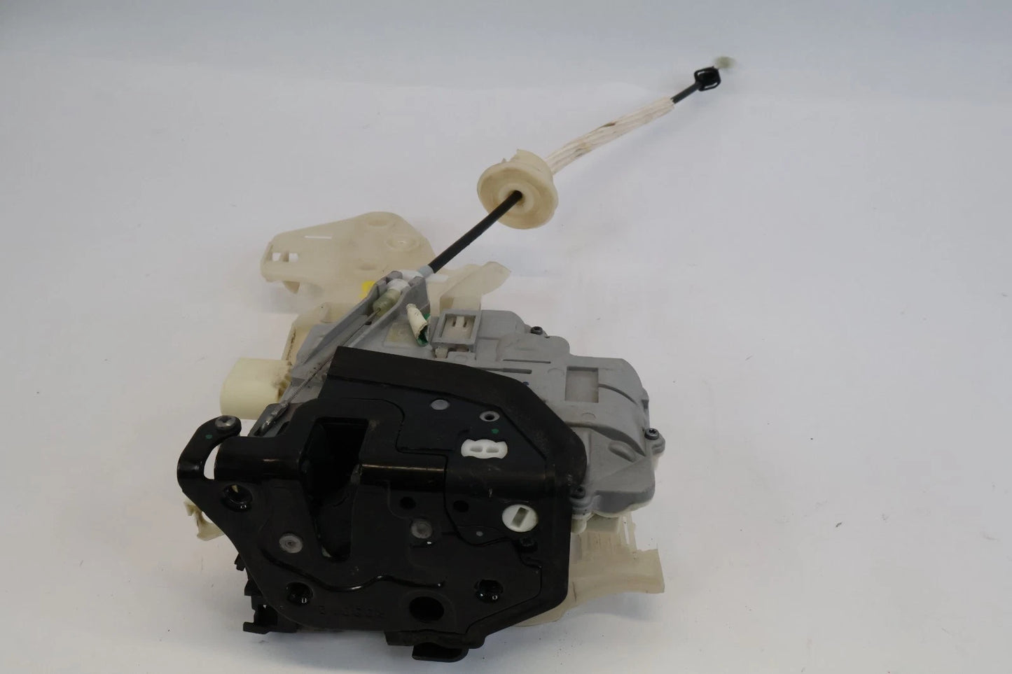 2011-2017 VOLKSWAGEN TOUAREG FRONT RIGHT PASSENGER DOOR LOCK LATCH RELEASE