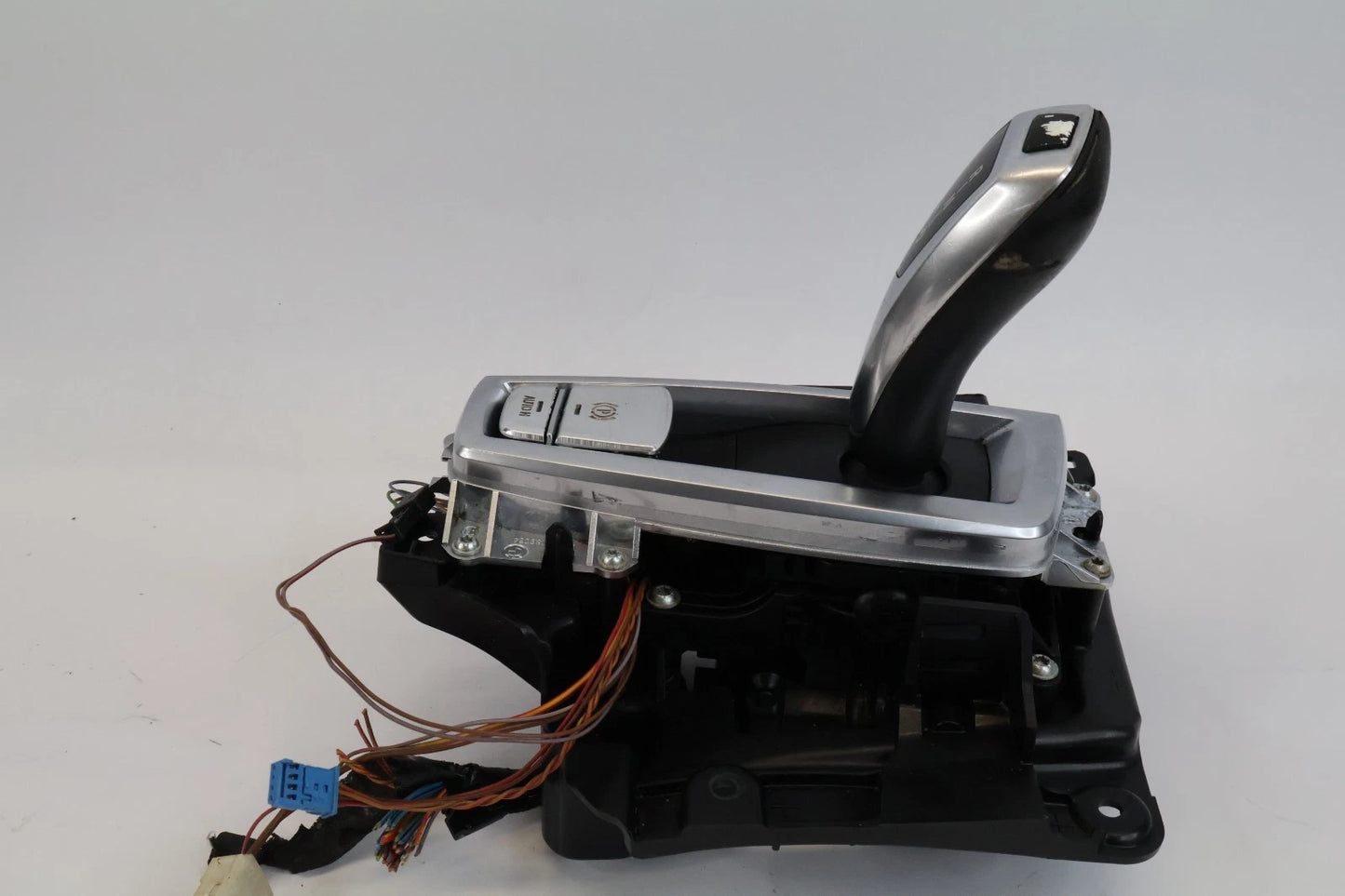 2011-2016 BMW 528i 535i A/T CONSOLE GEAR SHIFTER LEVER & BEZEL 1009967600 OEM