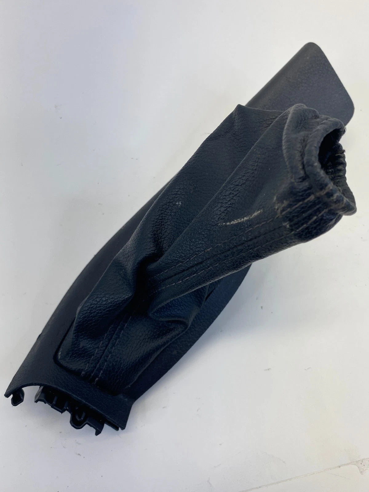 2012-2018 FORD FOCUS A/T CENTER CONSOLE SHIFTER BEZEL BOOT LEATHER BM51A061B OEM