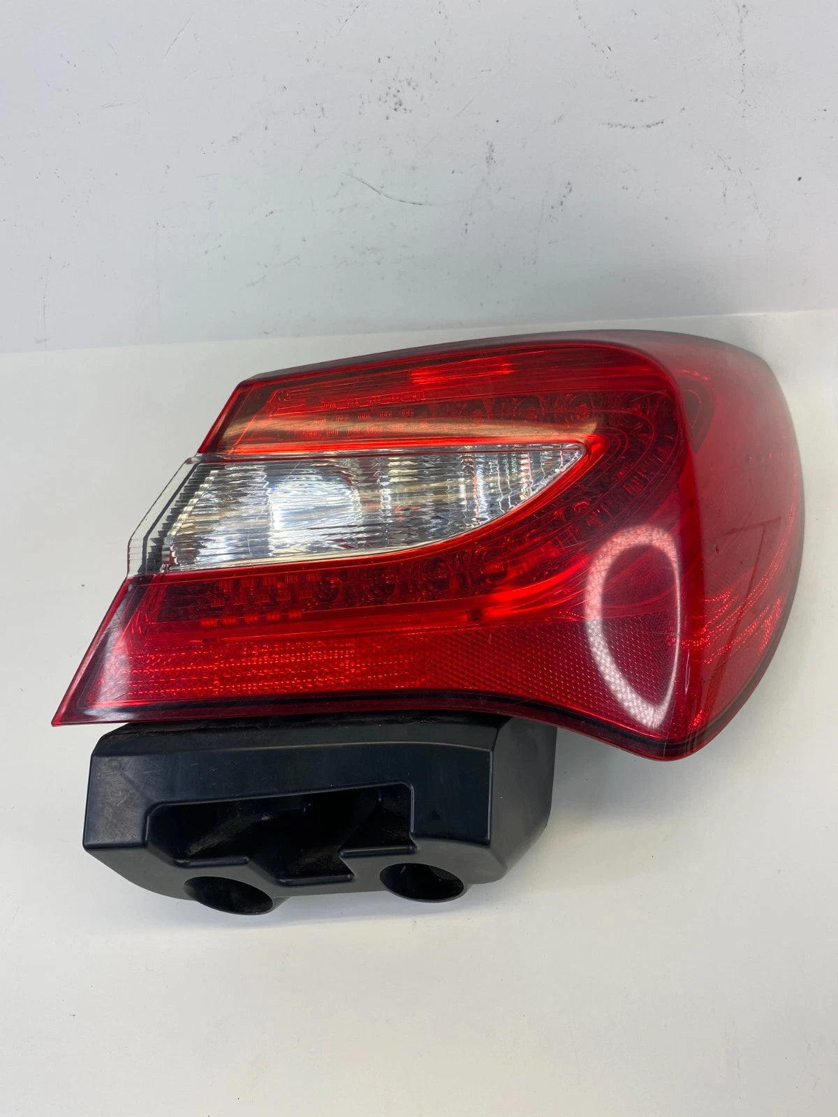 2011-2014 CHRYSLER 200 REAR RIGHT PASSENGER SIDE TAIL LIGHT LAMP 05182524A OEM