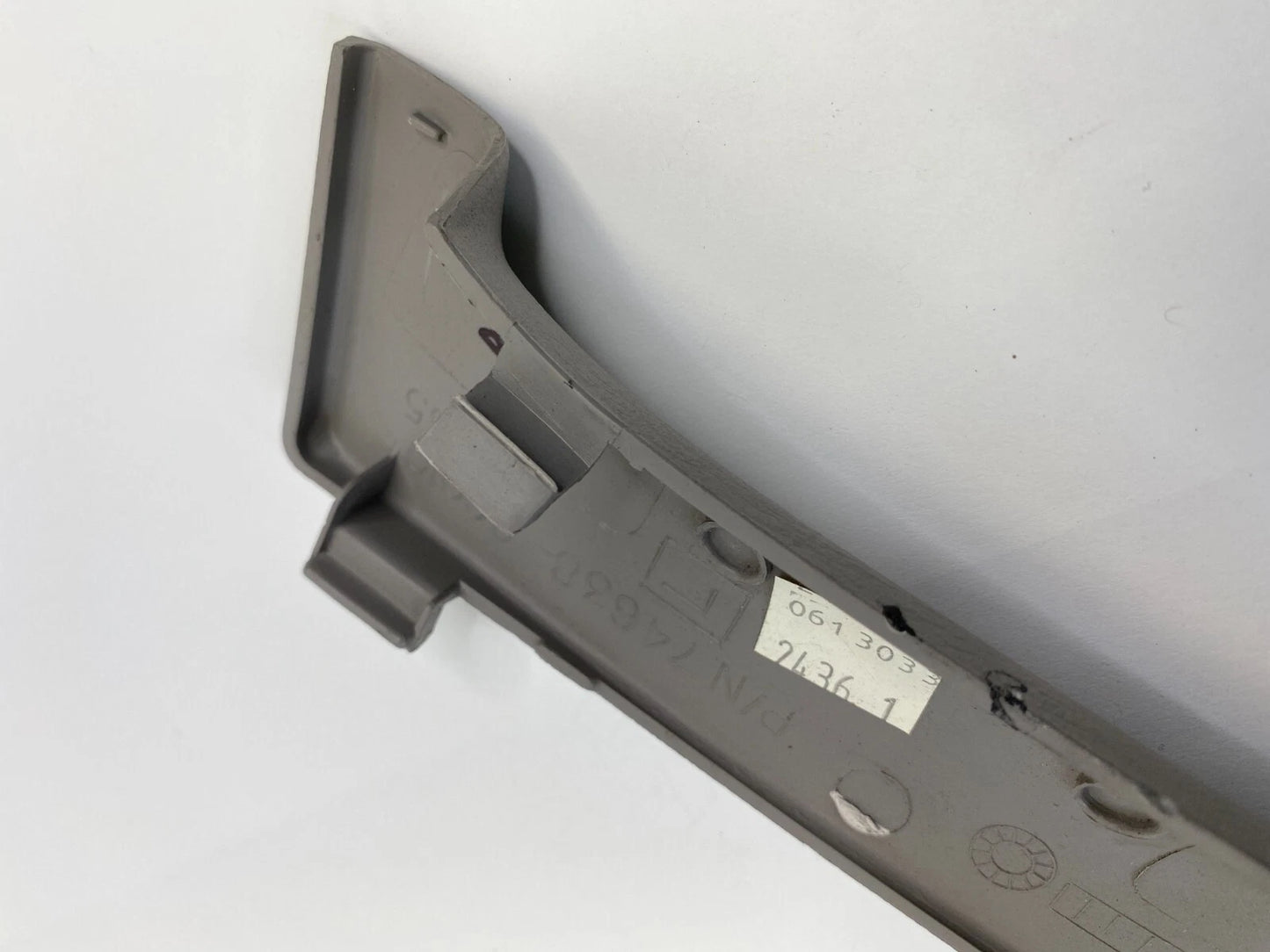 2001-2006 TOYOTA SEQUOIA REAR LEFT B-PILLAR GRAB HANDLE TRIM COVER 74638-0C010