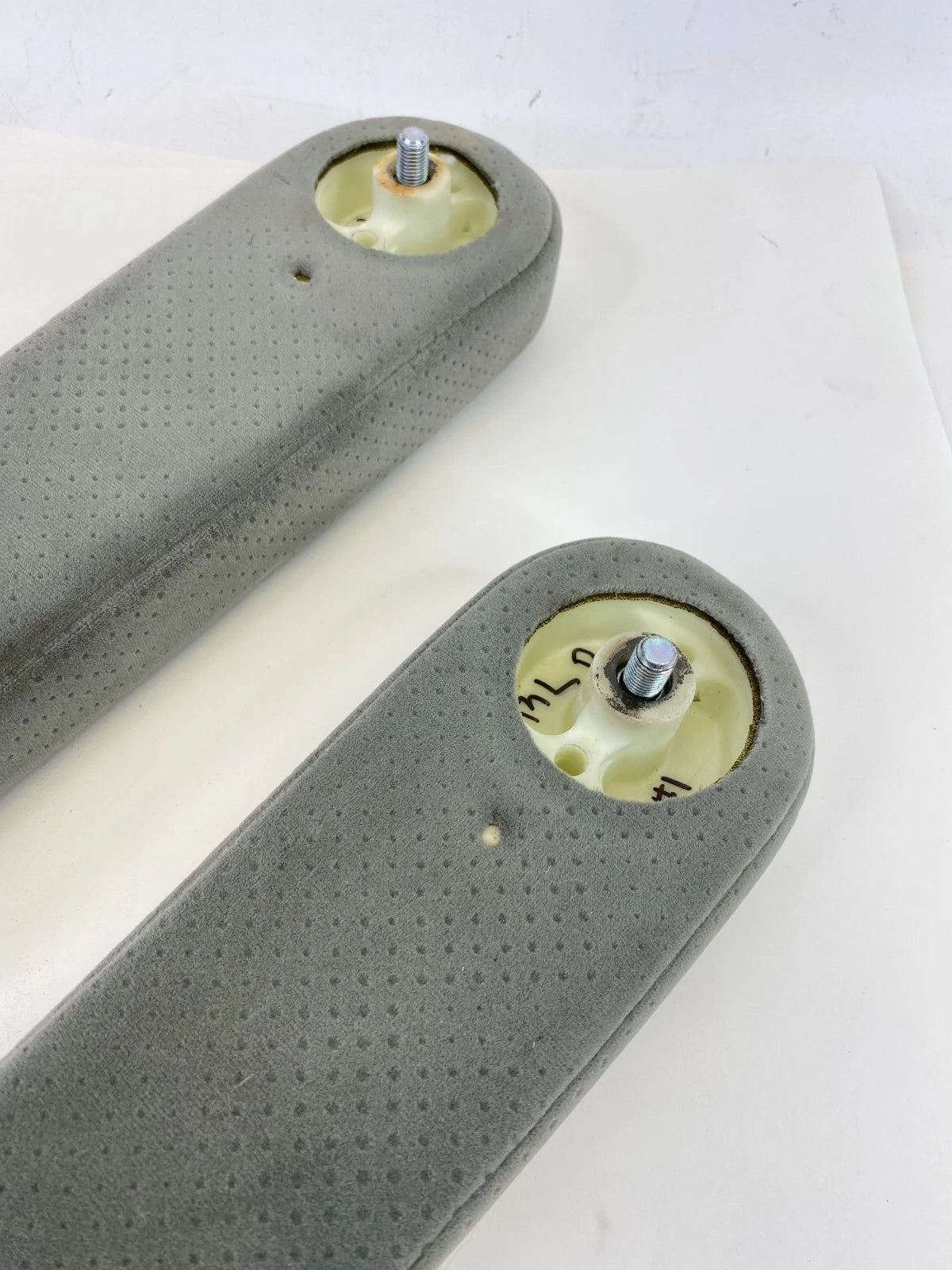 05-10 HONDA ODYSSEY REAR LEFT SIDE LEFT & RIGHT POSITION SEAT ARMREST ARM REST