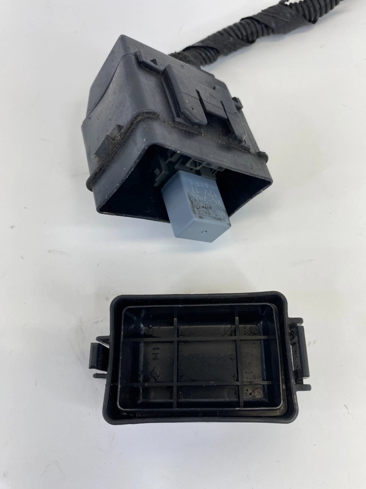 2005 2006 2007 Honda Odyssey AT Under Hood Small Fuse Box Relay Relay Box OEM