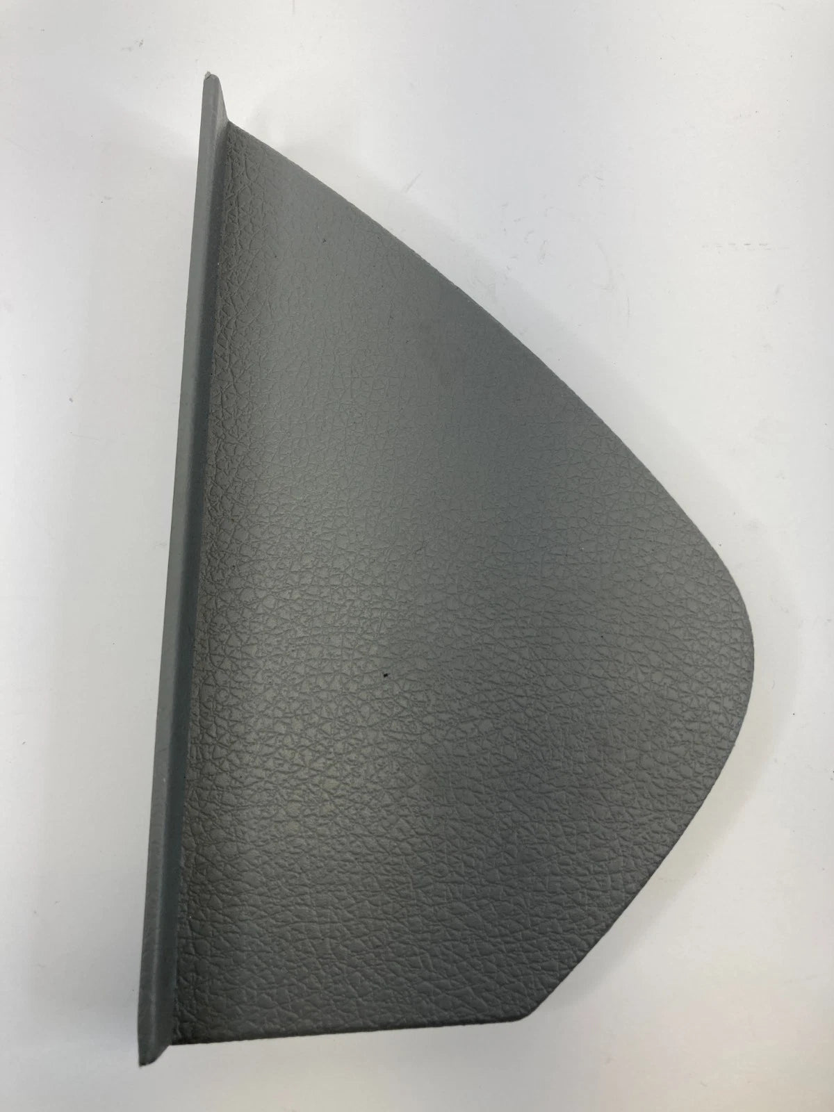 05-09 FORD MUSTANG DASH RIGHT PASSENGER SIDE END CAP TRIM PANEL 4R3X-6304480-A