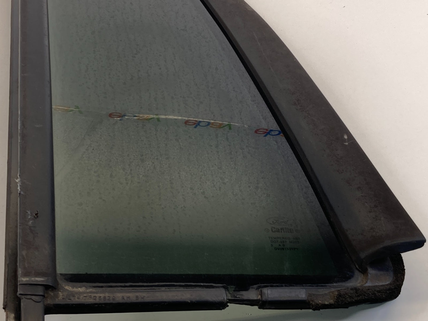 2003 04 05 2006 Lincoln Navigator Rear Left Back Door Side Vent Window Glass