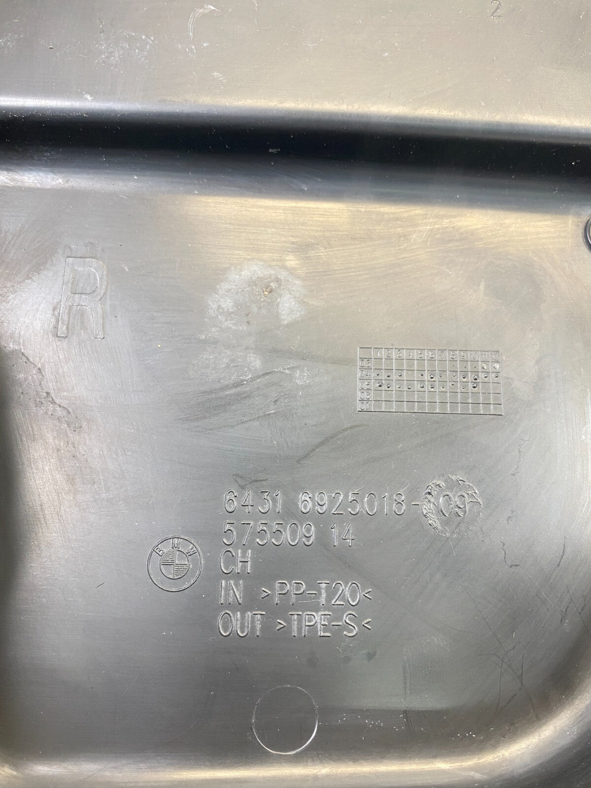 2006 BMW 330xi Left & Right Side Cowl Cabin Air Duct Housing Cover 64316925018