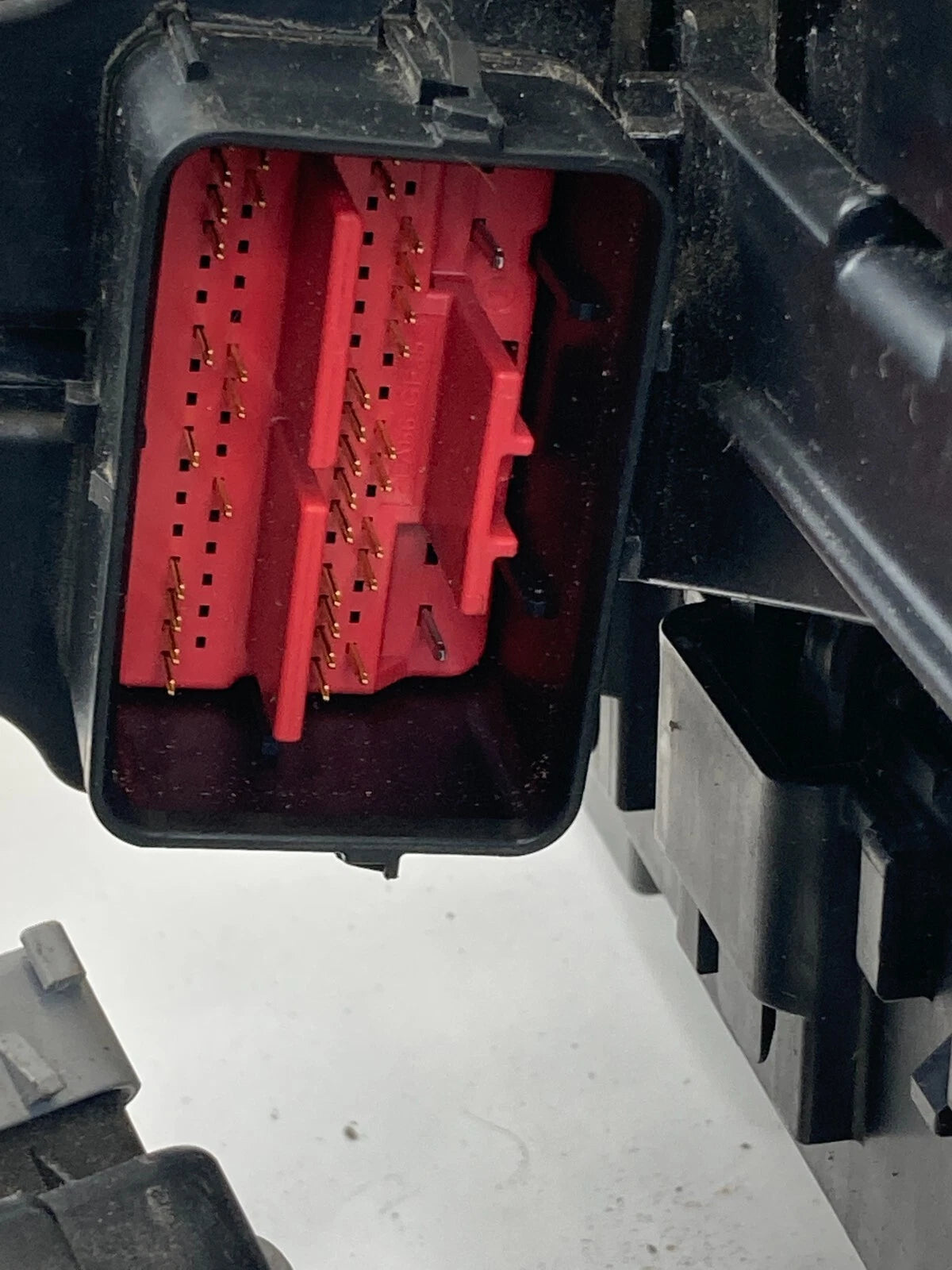 2010 2011 2012 FORD FUSION 2.5L ENGINE COMPARTMENT FUSE RELAY JUNCTION BOX OEM