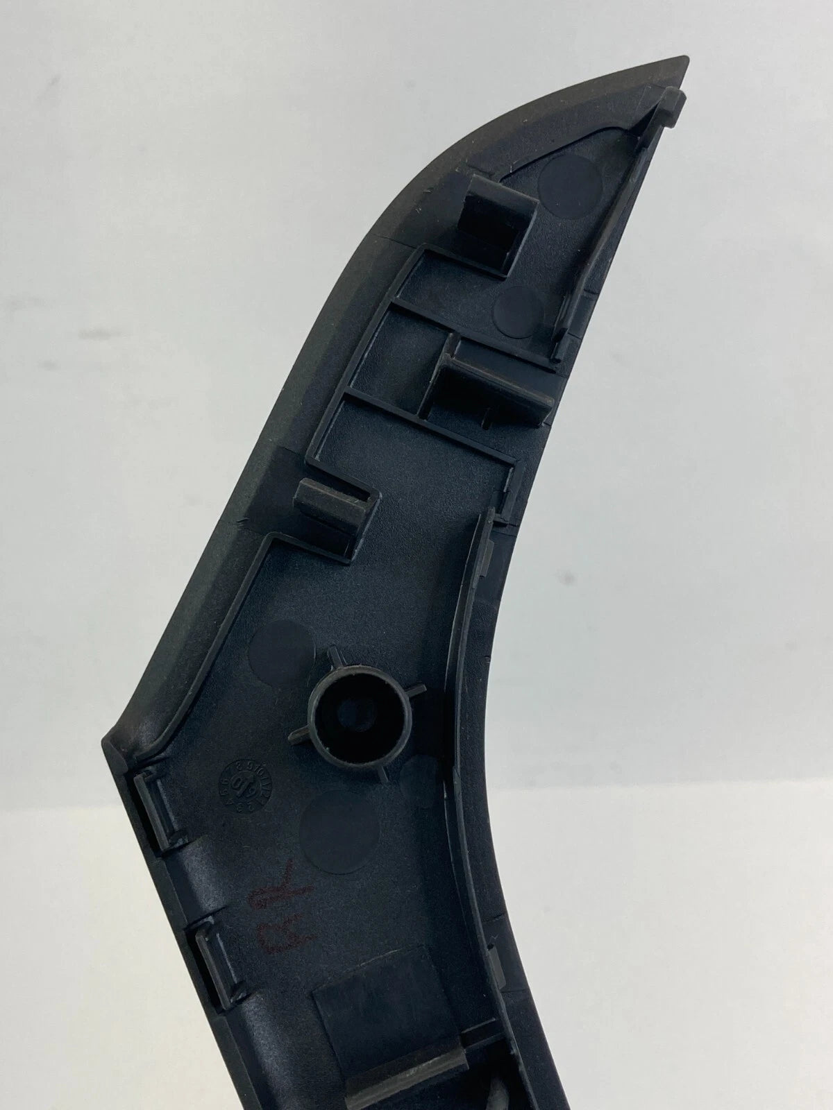 2006-2010 VOLKSWAGEN PASSAT REAR RIGHT DOOR PULL HANDLE COVER TRIM 3C4-867-372