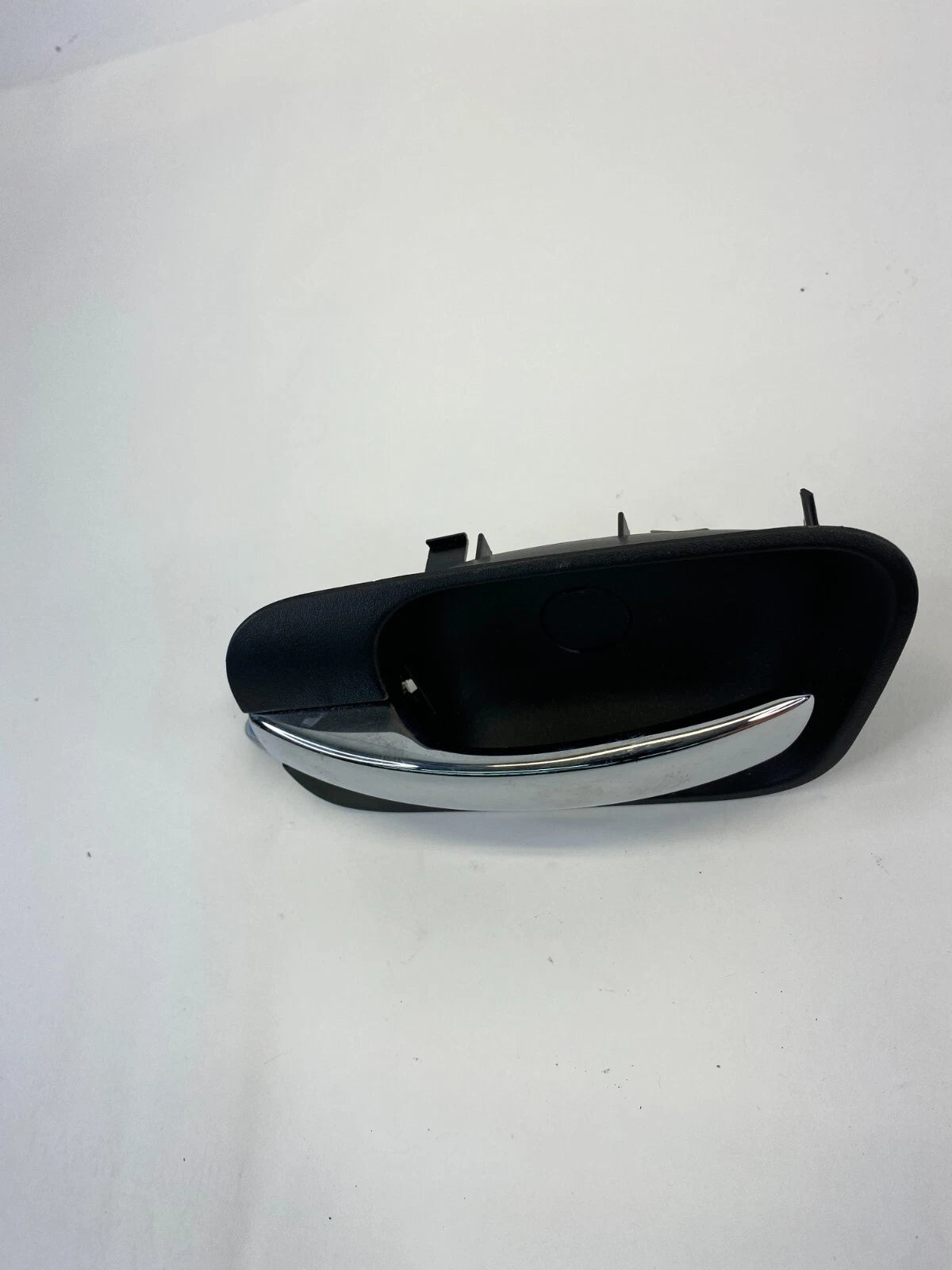 2005-2007 CHRYSLER 300 REAR LEFT BACK SIDE DOOR INNER DOOR HANDLE 1070391 OEM