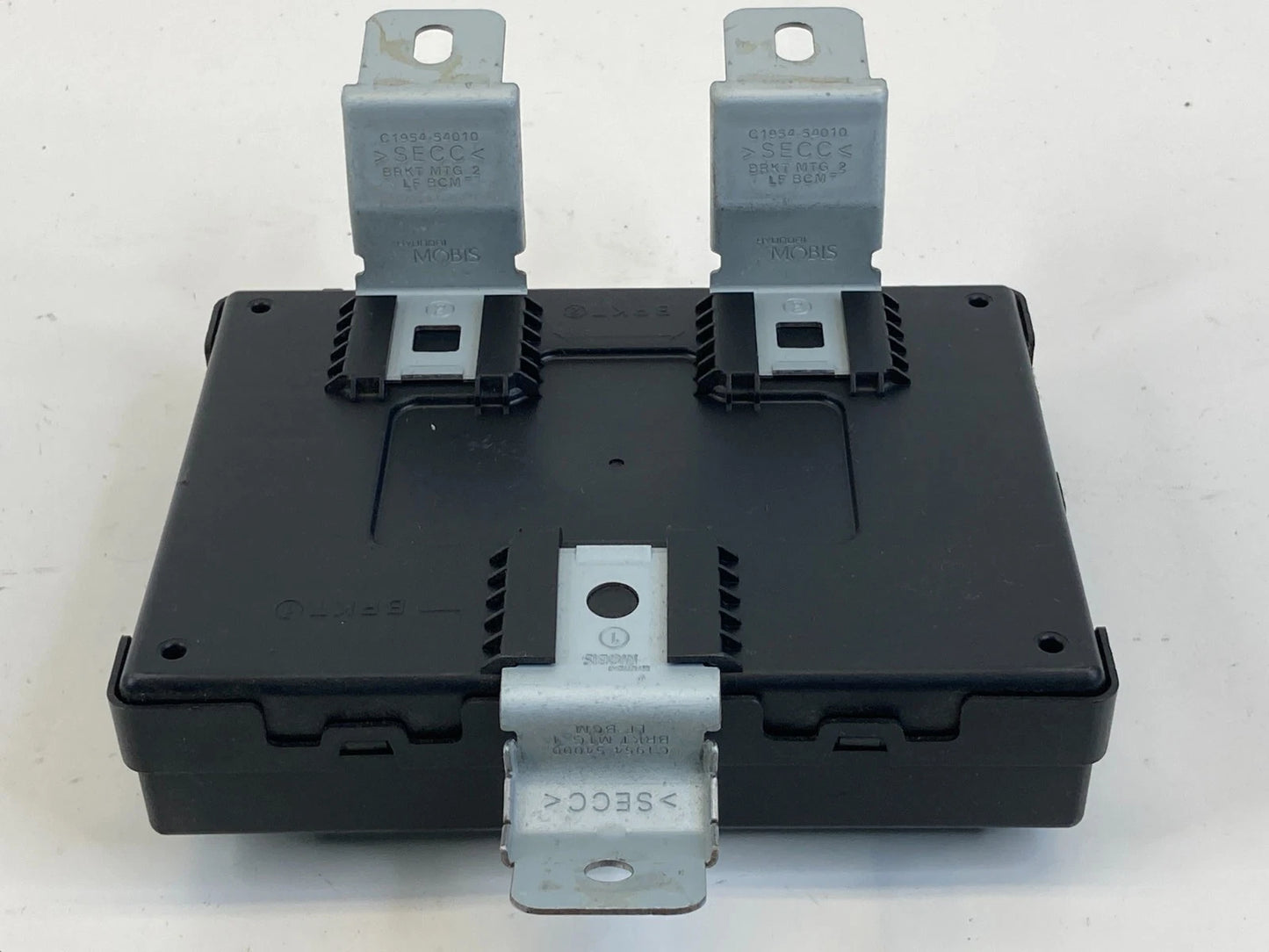2015 2016 HYUNDAI SONATA 2.4L A/T BODY CONTROL MODULE UNIT BCM 95400-C2100 OEM