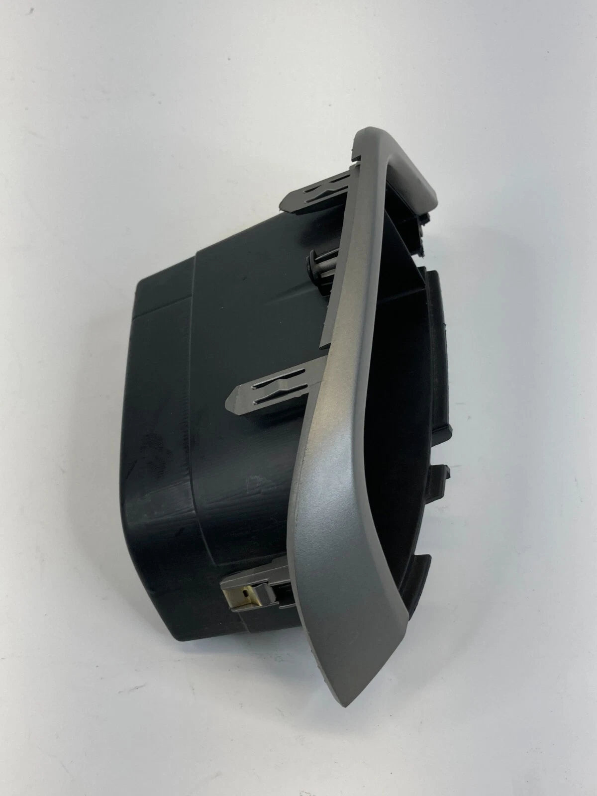 12-16 CHEVROLET SONIC LT FRONT CENTER RIGHT DASH STORAGE COMPARTMENT 95952557