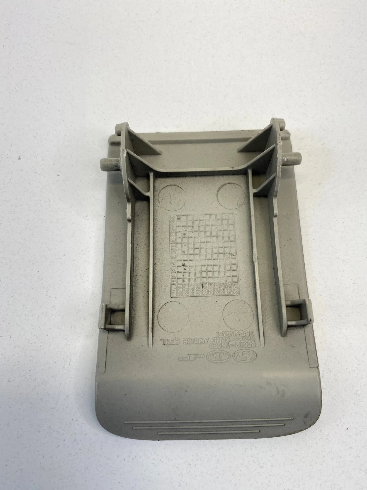 2010-2013 KIA FORTE SEDAN REAR CHILD ANCHOR COVER BEZEL TRIM 85612-1M500 OEM