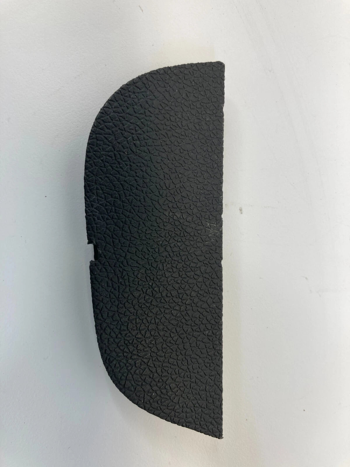 09-12 CHEVROLET TRAVERSE FRONT RIGHT SIDE DOOR ARMREST TRIM COVER CAP 15948053