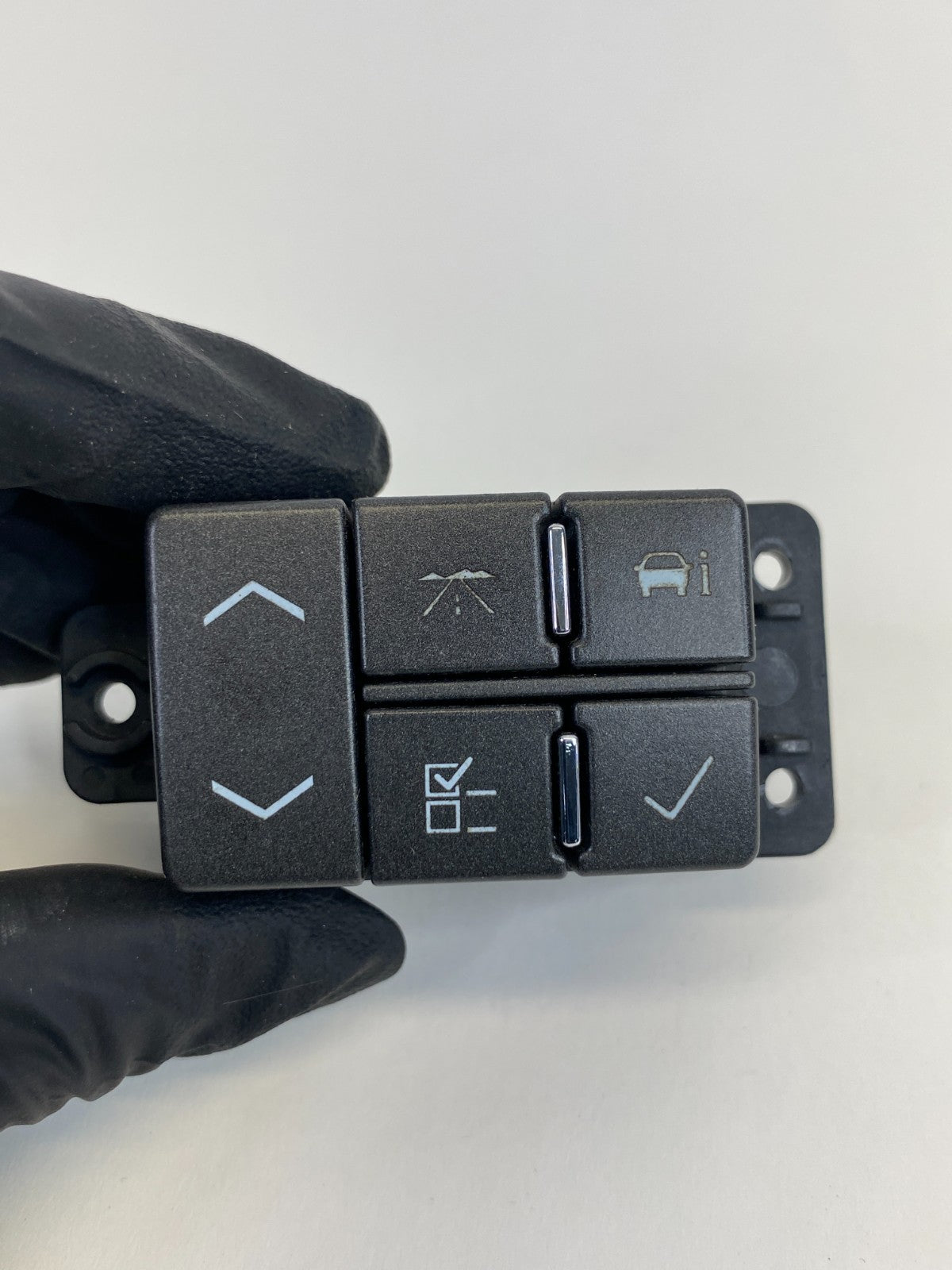 2008 2009 Cadillac SRX Dash Information Info Traction Control Switch 604-65246