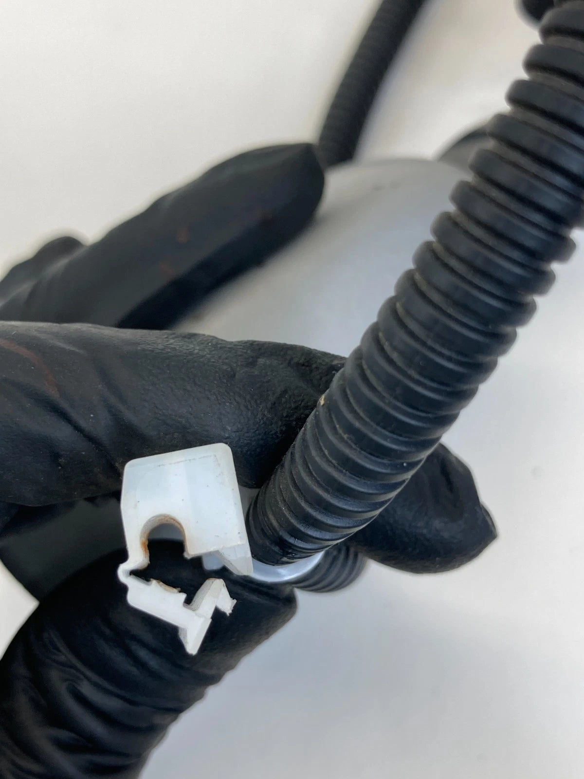 2004-2009 LEXUS RX330 RX350 FRONT LEFT SIDE SEAT BELT BUCKLE GRAY E067902 OEM