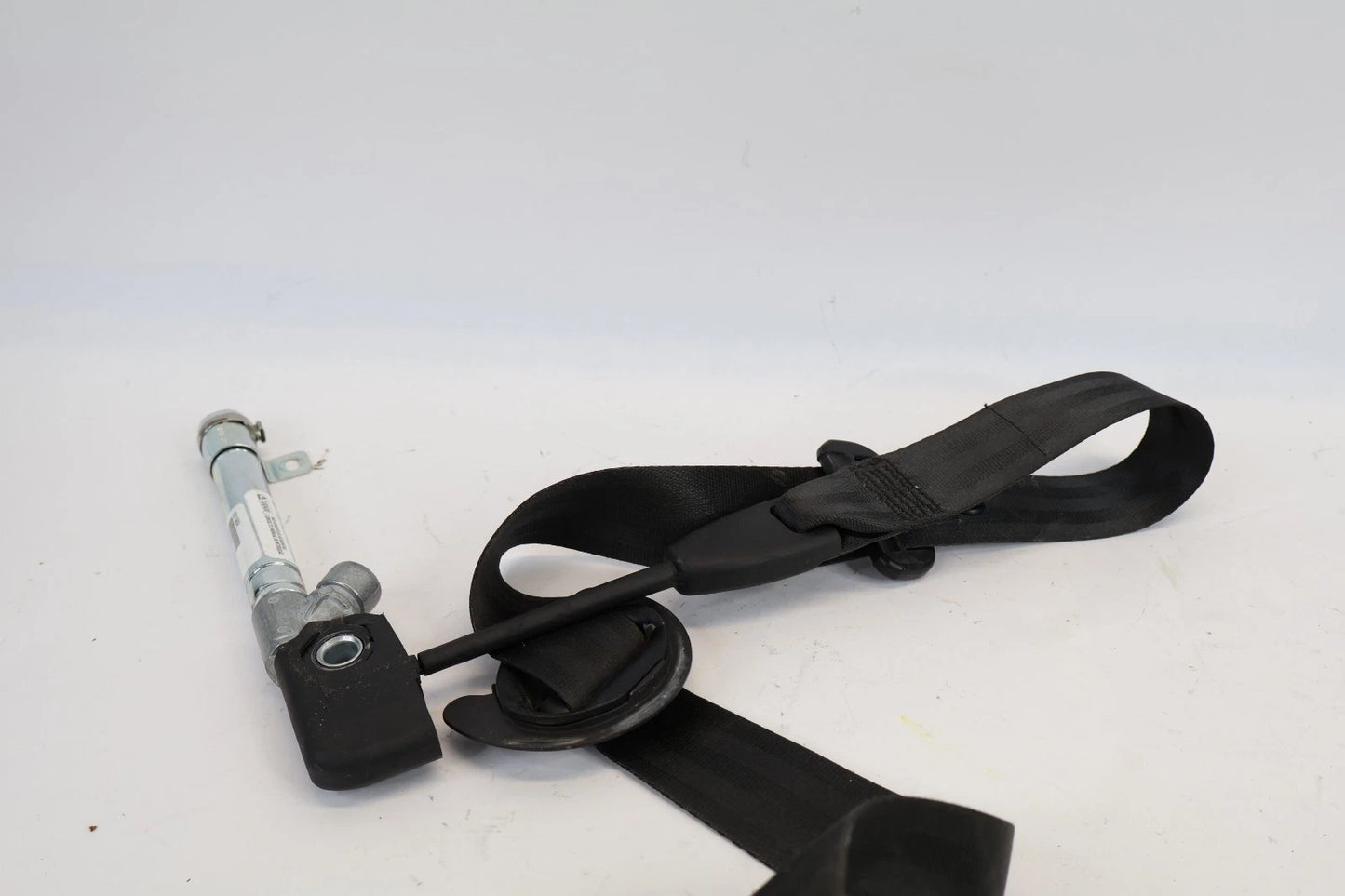 2012-2015 VOLKSWAGEN PASSAT FRONT LEFT DRIVER SEAT BELT RETRACTOR 561857705D OEM