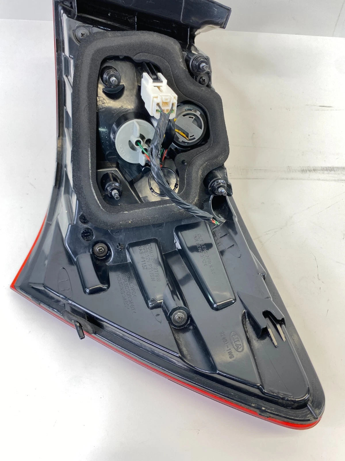 2012-2017 KIA RIO SEDAN REAR LEFT DRIVER OUTER TAIL LIGHT LAMP 92401-1W0 OEM