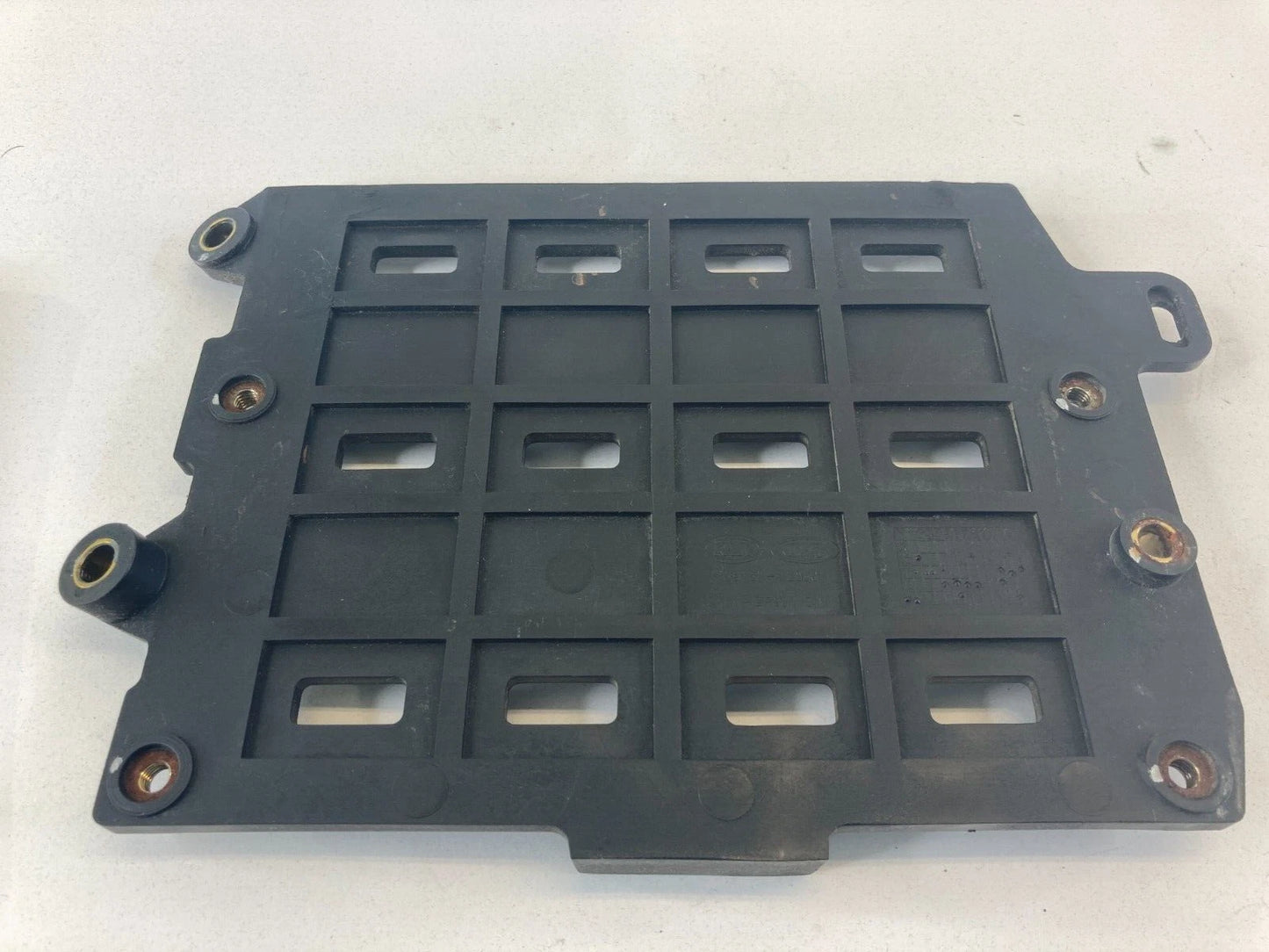 2006-2010 SEDONA 07 08 ENTOURAGE 3.8L ECM ECU MOUNT BRACKET 39150-3C060 OEM