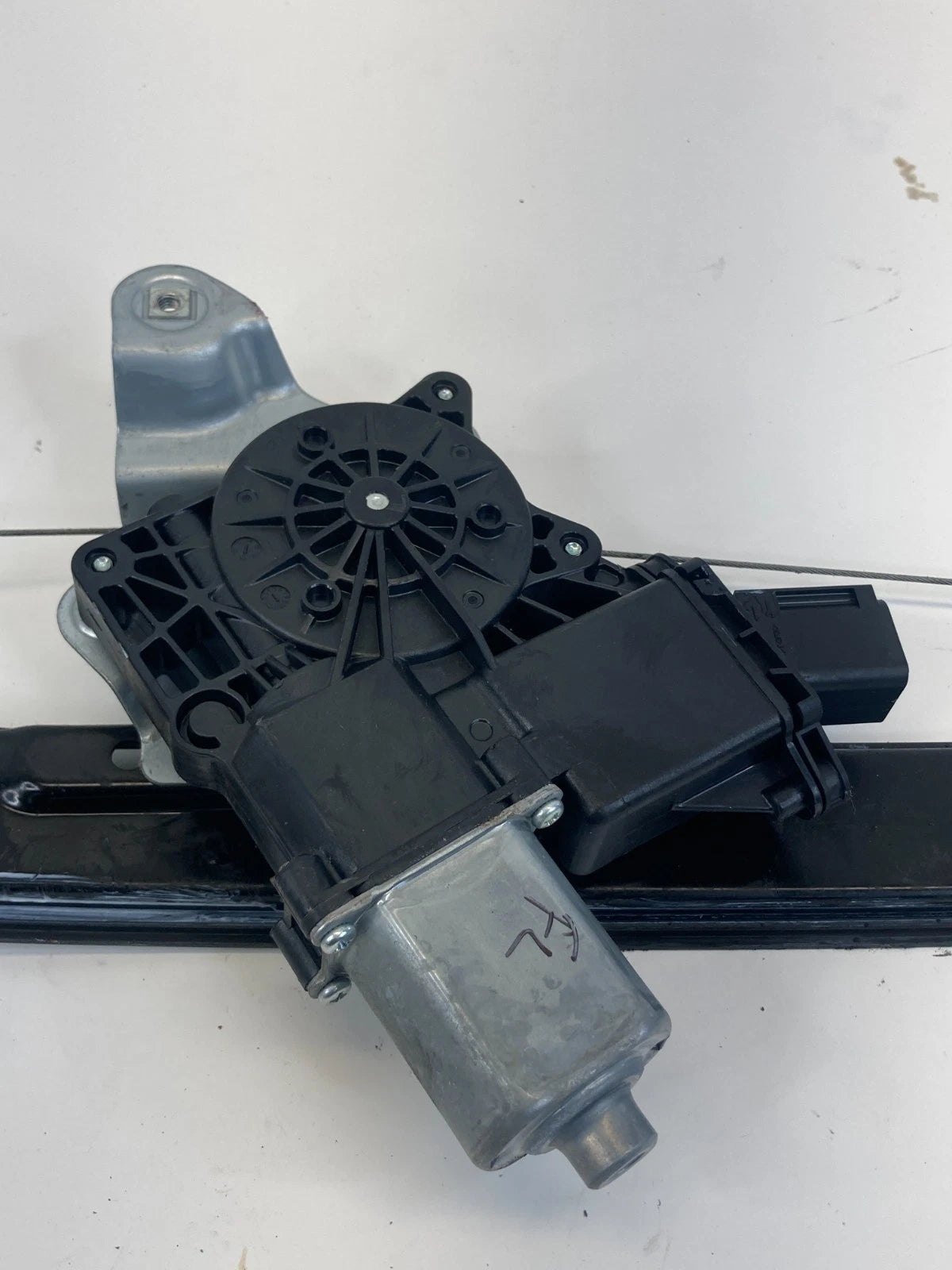 2015-2020 Chevrolet Trax Window Front Left Window Motor w/ Regulator 98920-SUV20