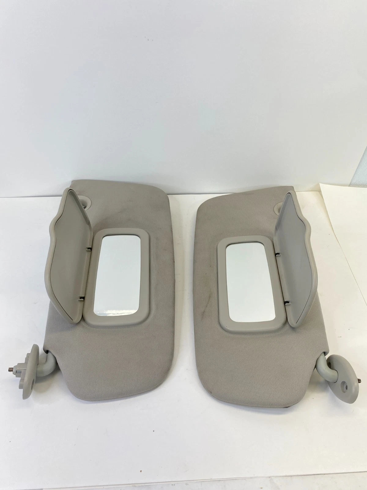 2010-2012 DODGE CALIBER SUNVISOR SET SUN VISOR PAIR LEFT RIGHT GREY OEM