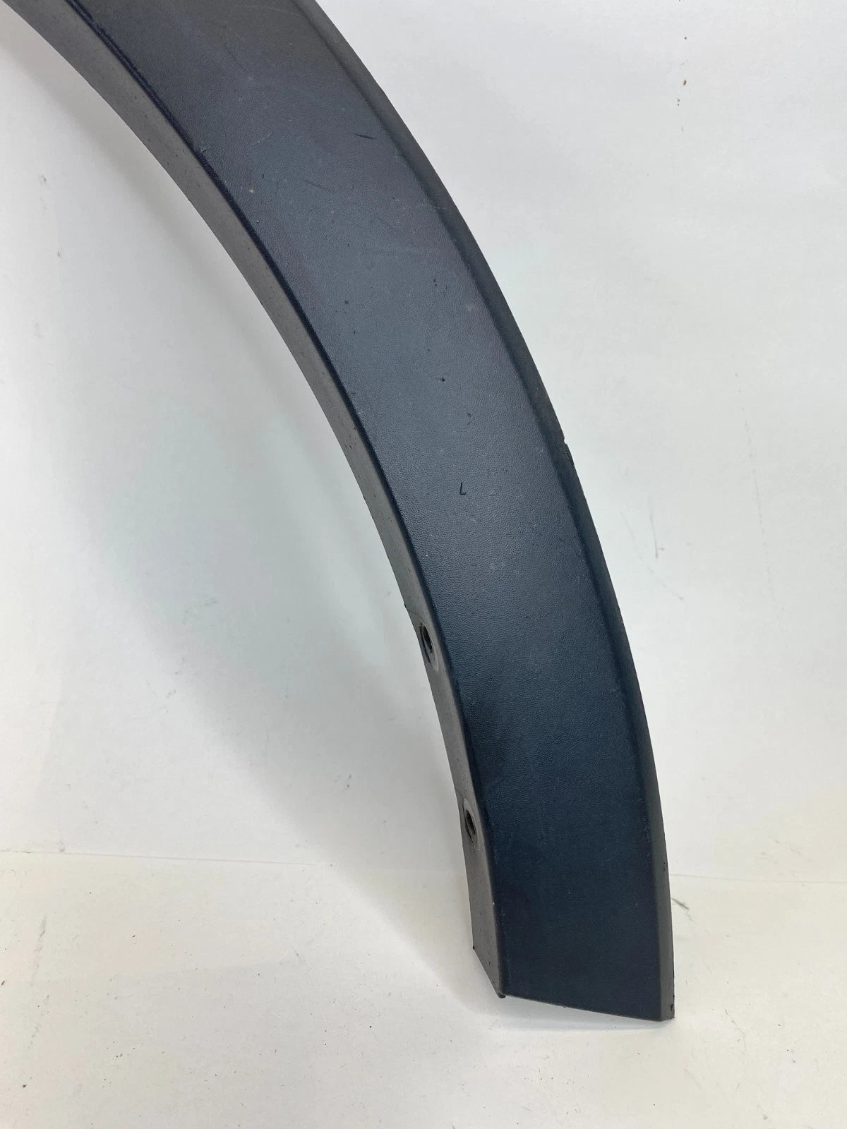 2013-2019 FORD INTERCEPTOR UTILITY REAR LEFT SIDE QUARTER WHEEL OPENING MOLDING